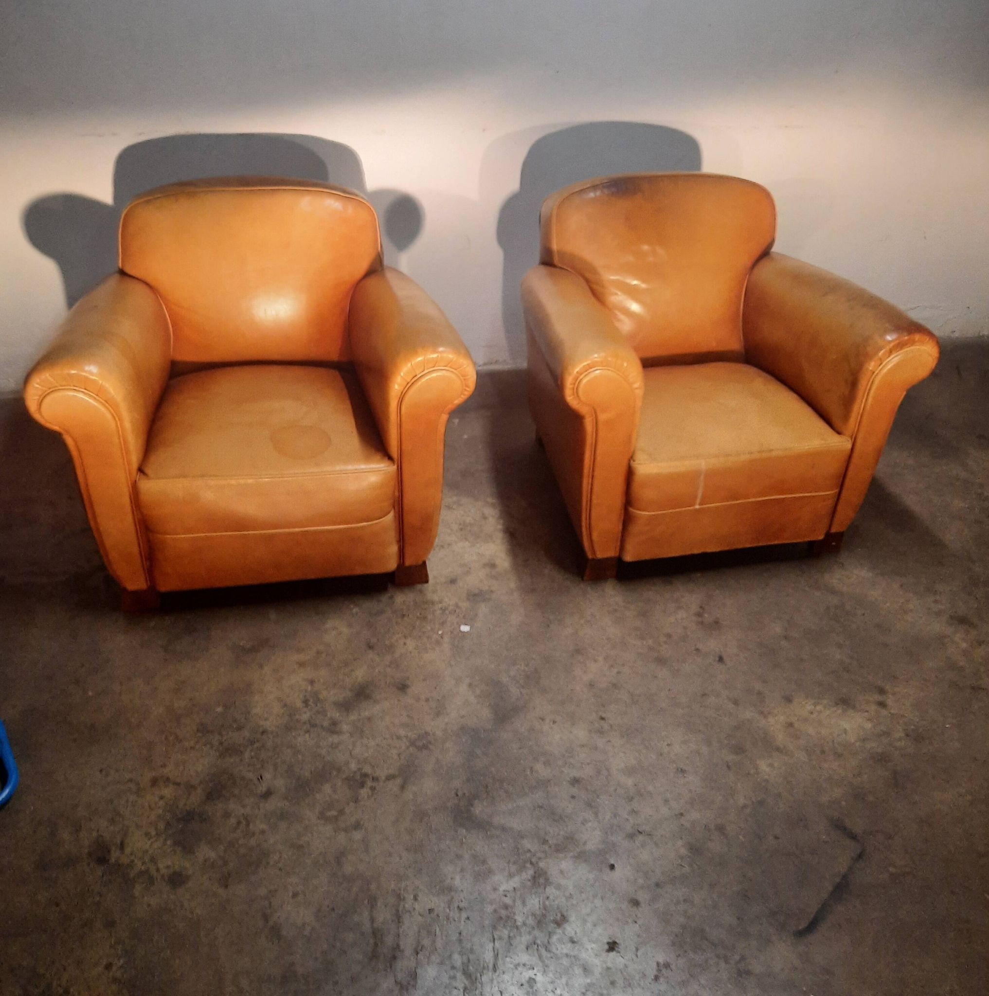 Pair of club shoes from the 1950s in tawny leather.
