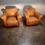 Pair of club shoes from the 1950s in tawny leather.