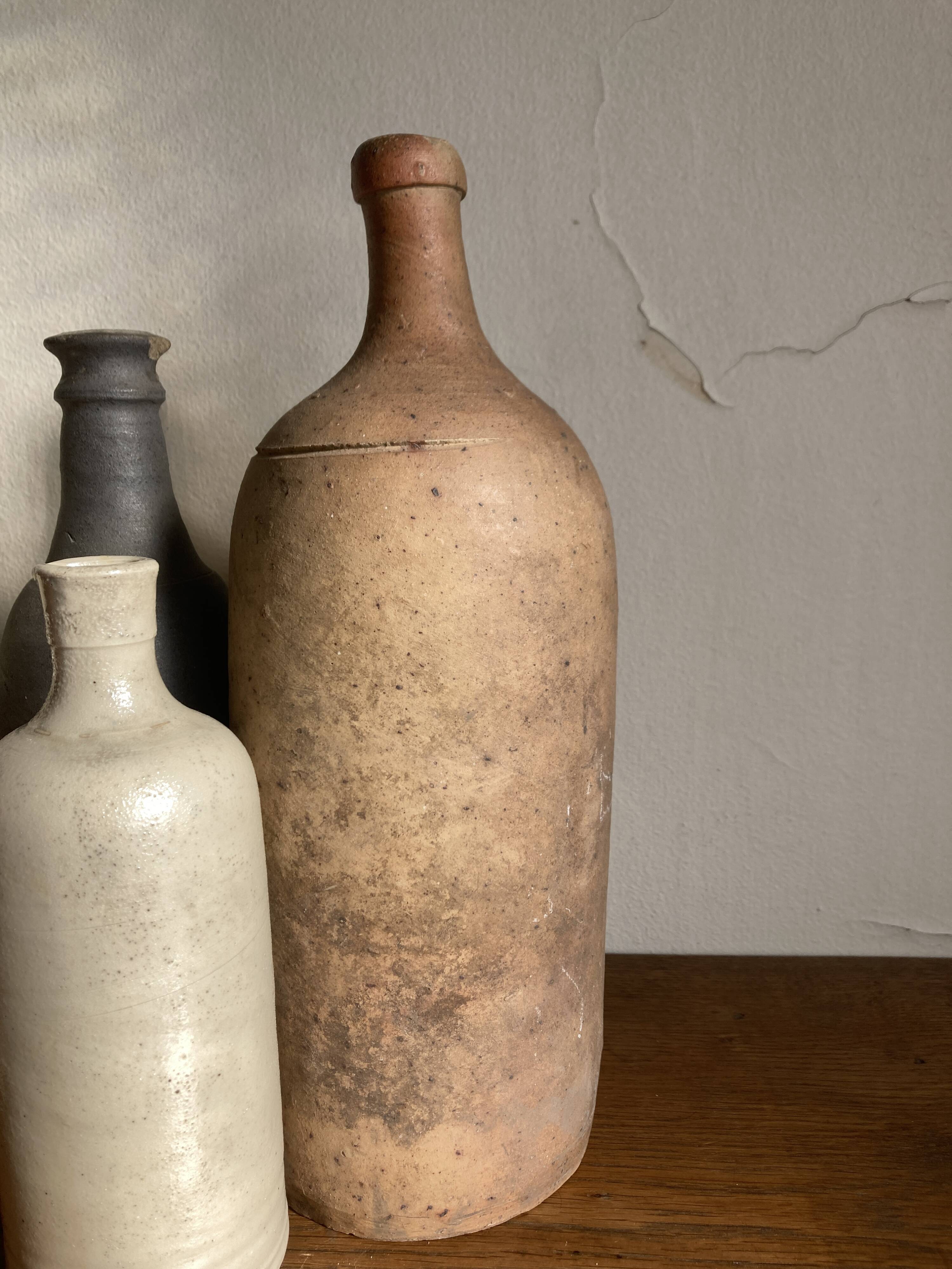 Set de 6 bouteilles de grès et terre cuite 1900-1930