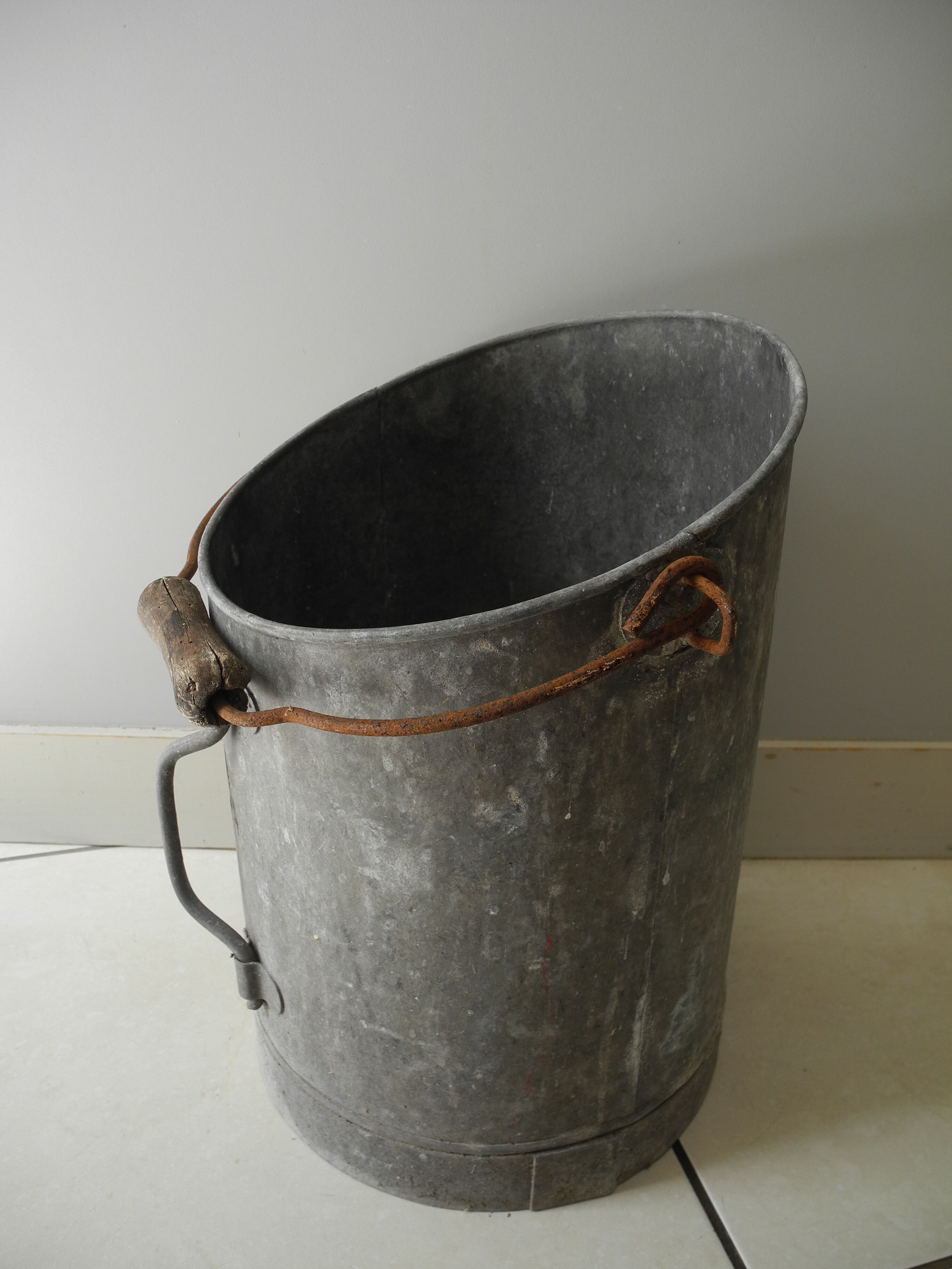 Old bucket coal zinc old zinc coal bucket zinkkohleeimer rustic decoration