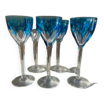 Verres vin blanc en cristal bleus