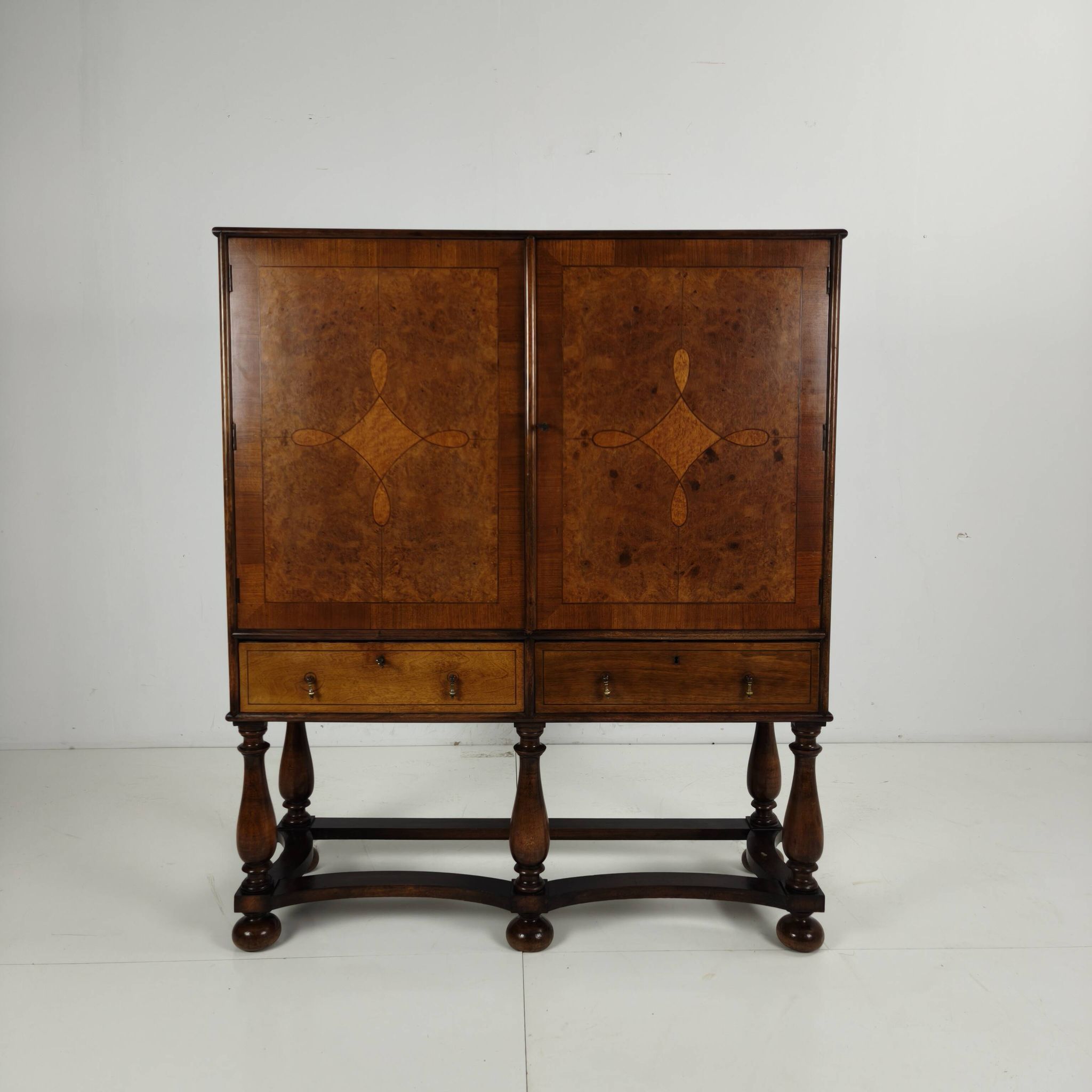 Cabinet de poste en chêne d'un presbytère belge, vers 1900-1920