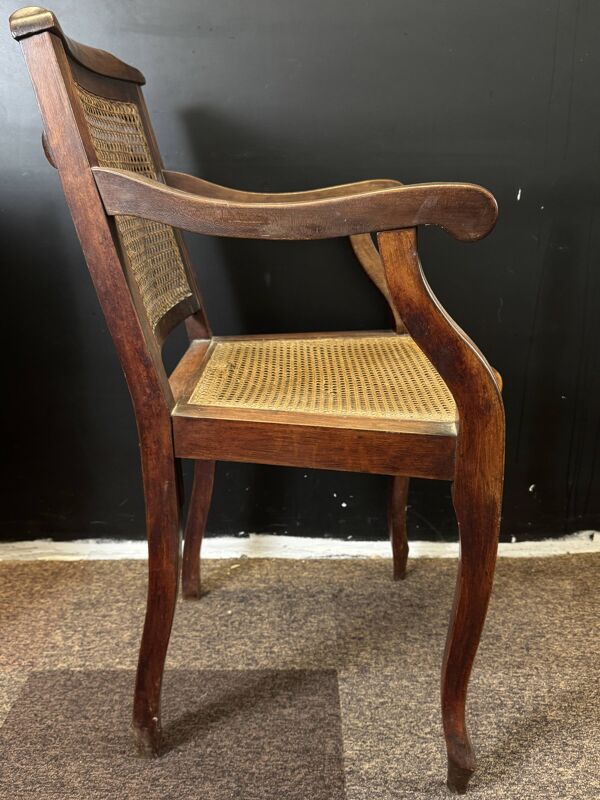 Fauteuil de coiffeur / barbier canné – dossier ajustable