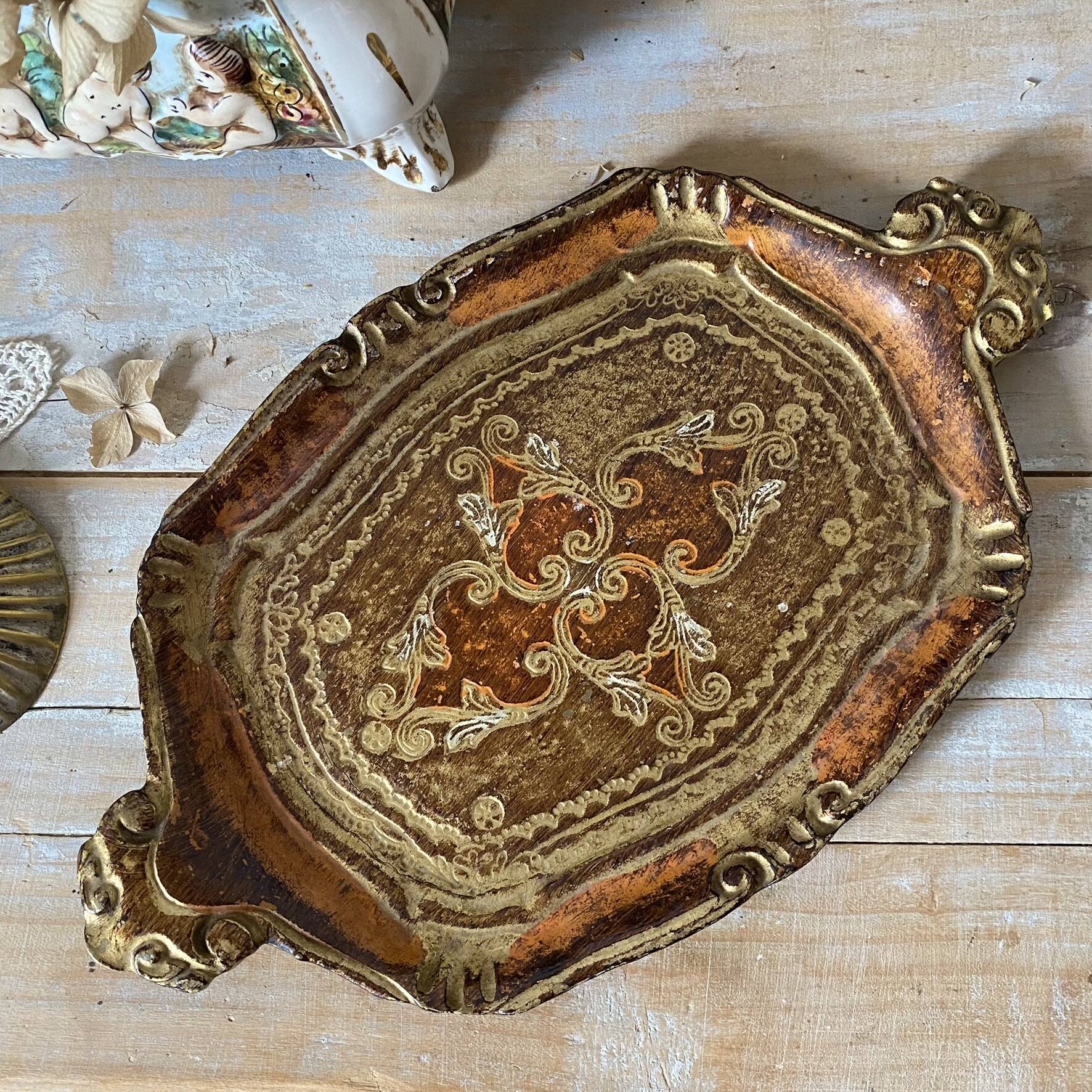 Small ochre and gold Florentine tray