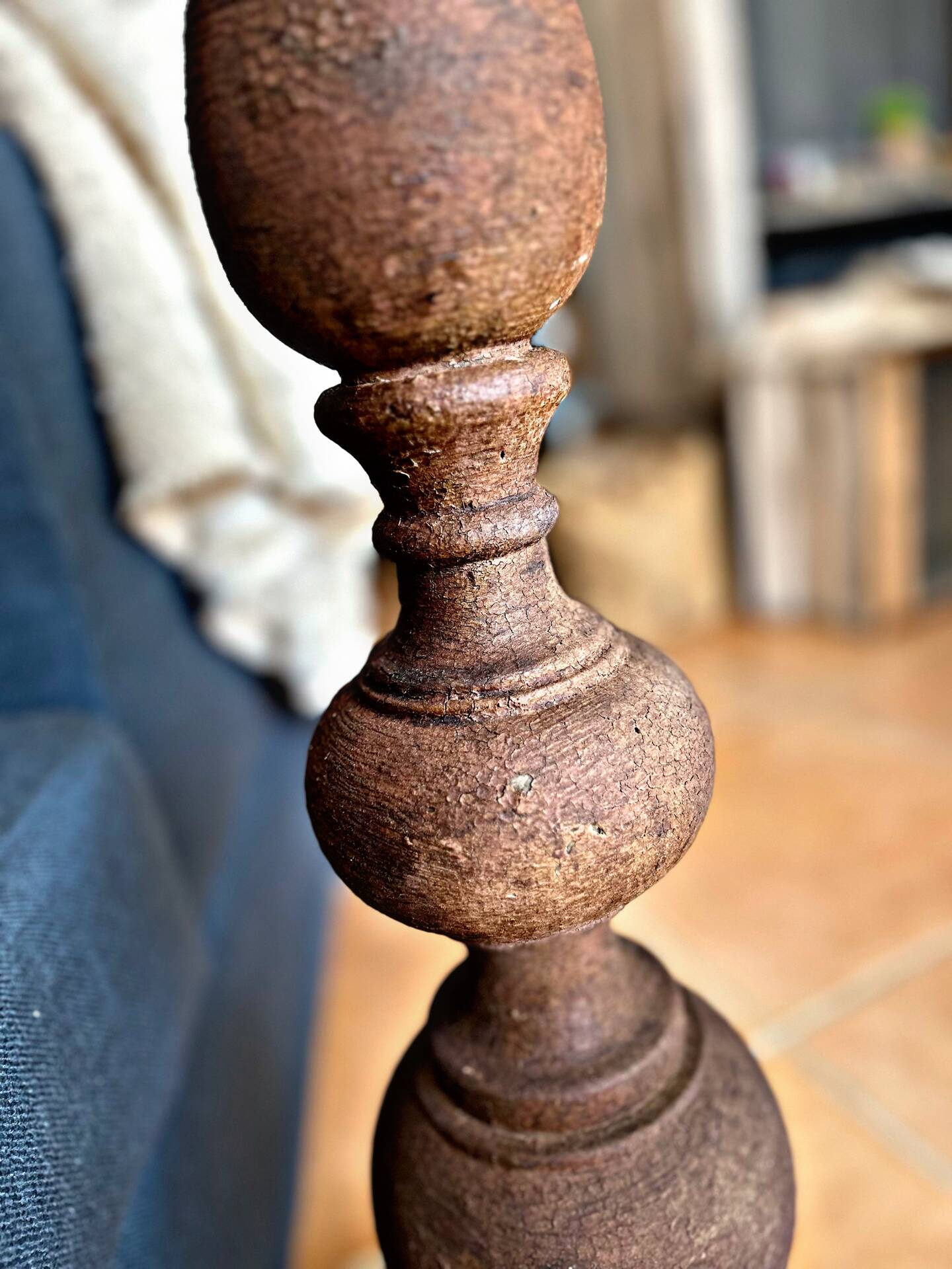 Large hand-patinated wooden candlestick – 100 cm – Unique piece