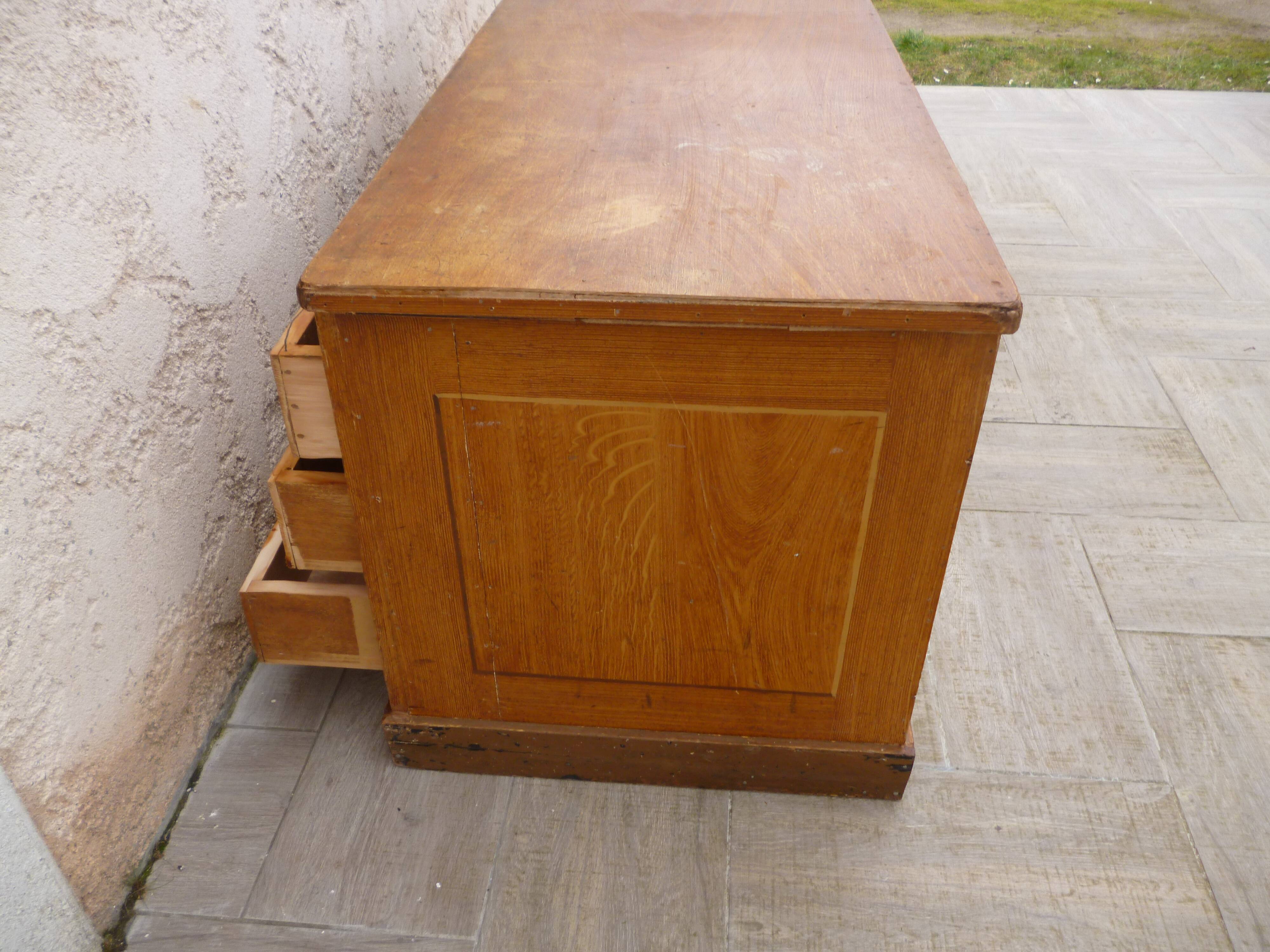 Trompe l'oeil painted store counter pitchpin style