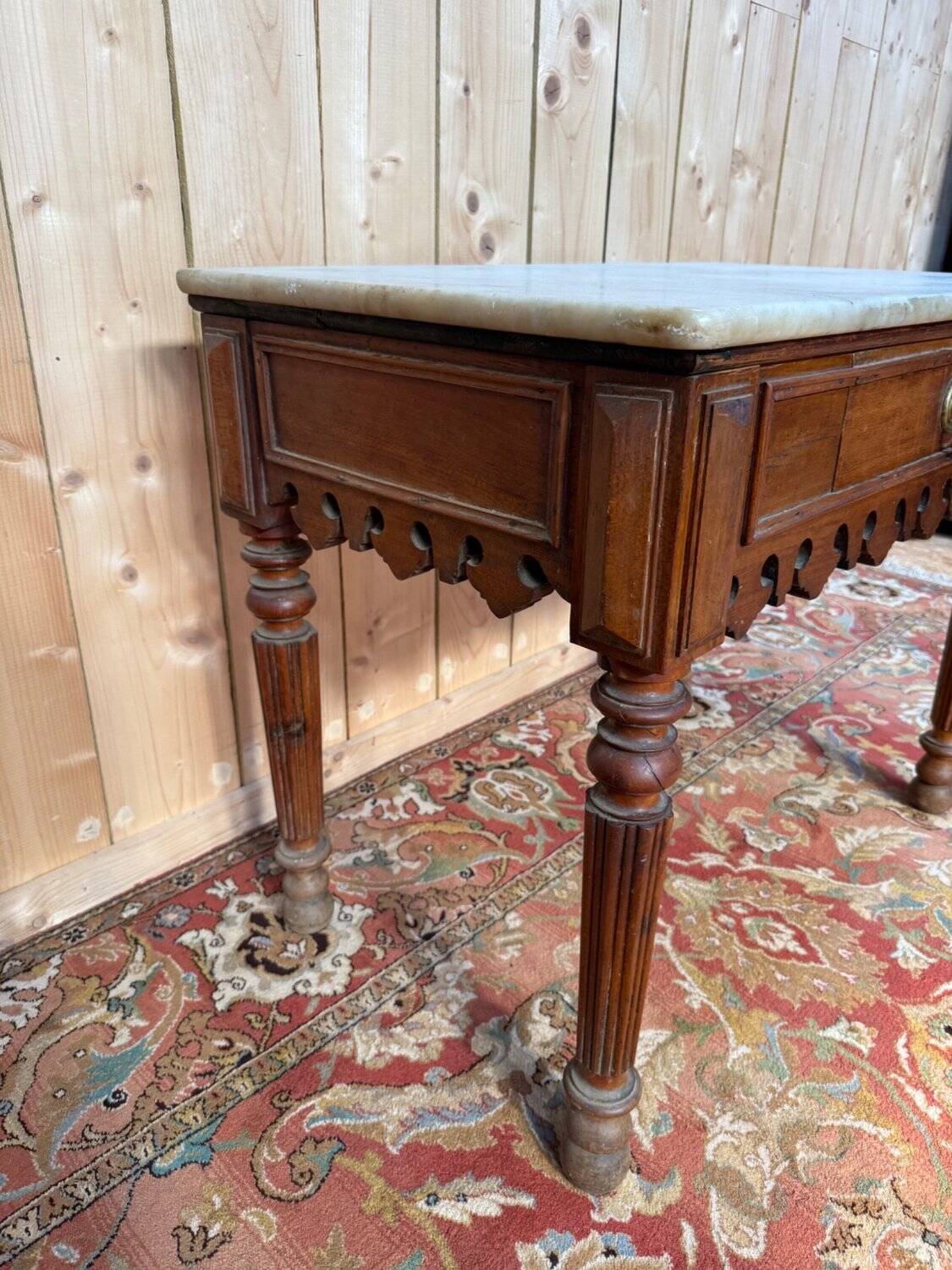 Butcher's block from the Restoration period – Solid wood, marble and brass
