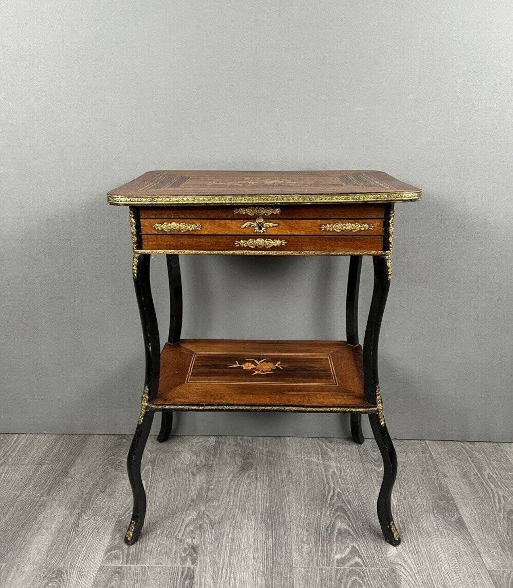 Table d’appoint, coiffeuse de style Napoléon III, XIXème siècle