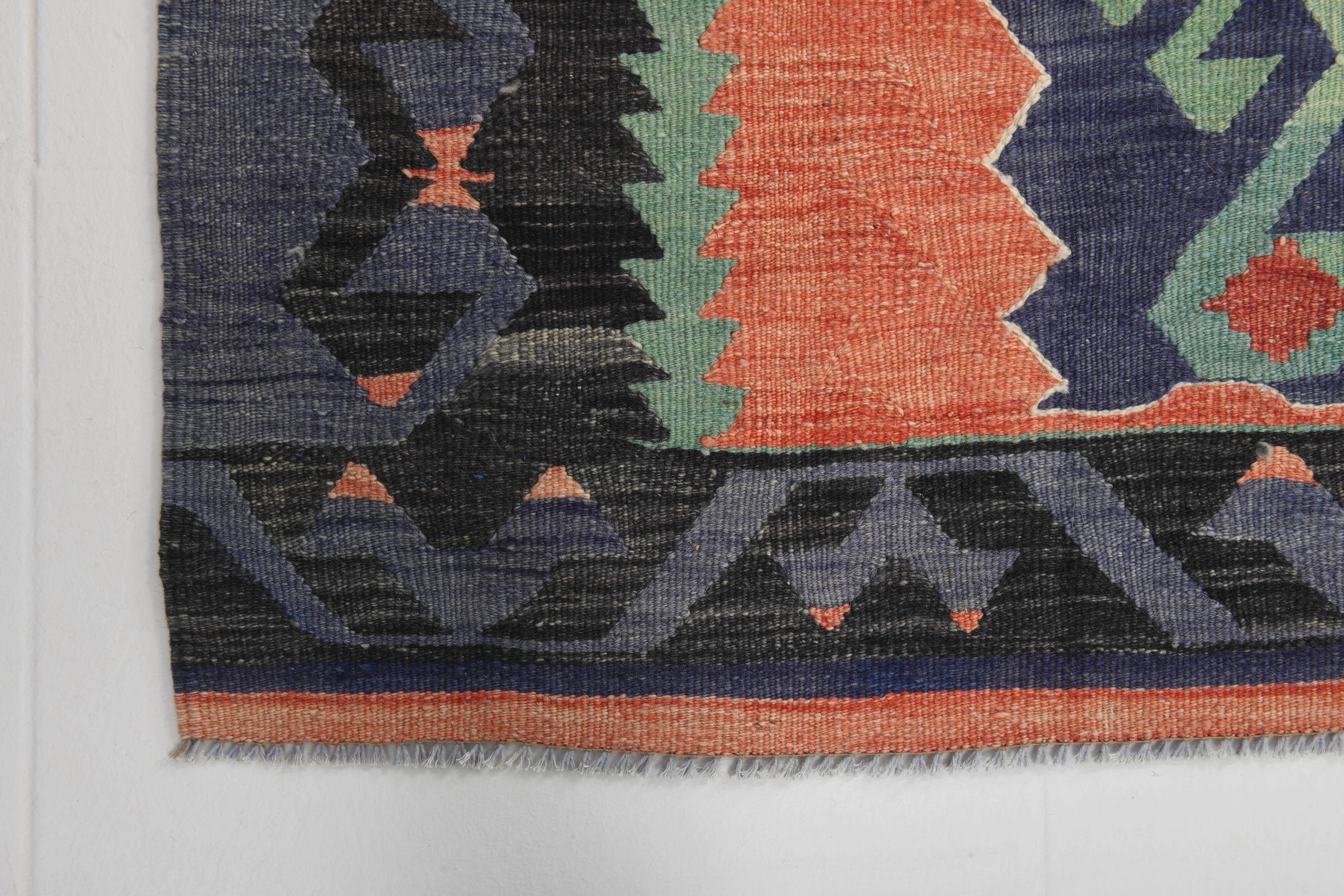 6x9 Red & Green Vintage Kilim Rug, 174x279Cm