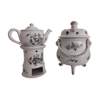 Ensemble théière sur chauffe plat et brûle parfum porcelaine à décor florale peint à la main