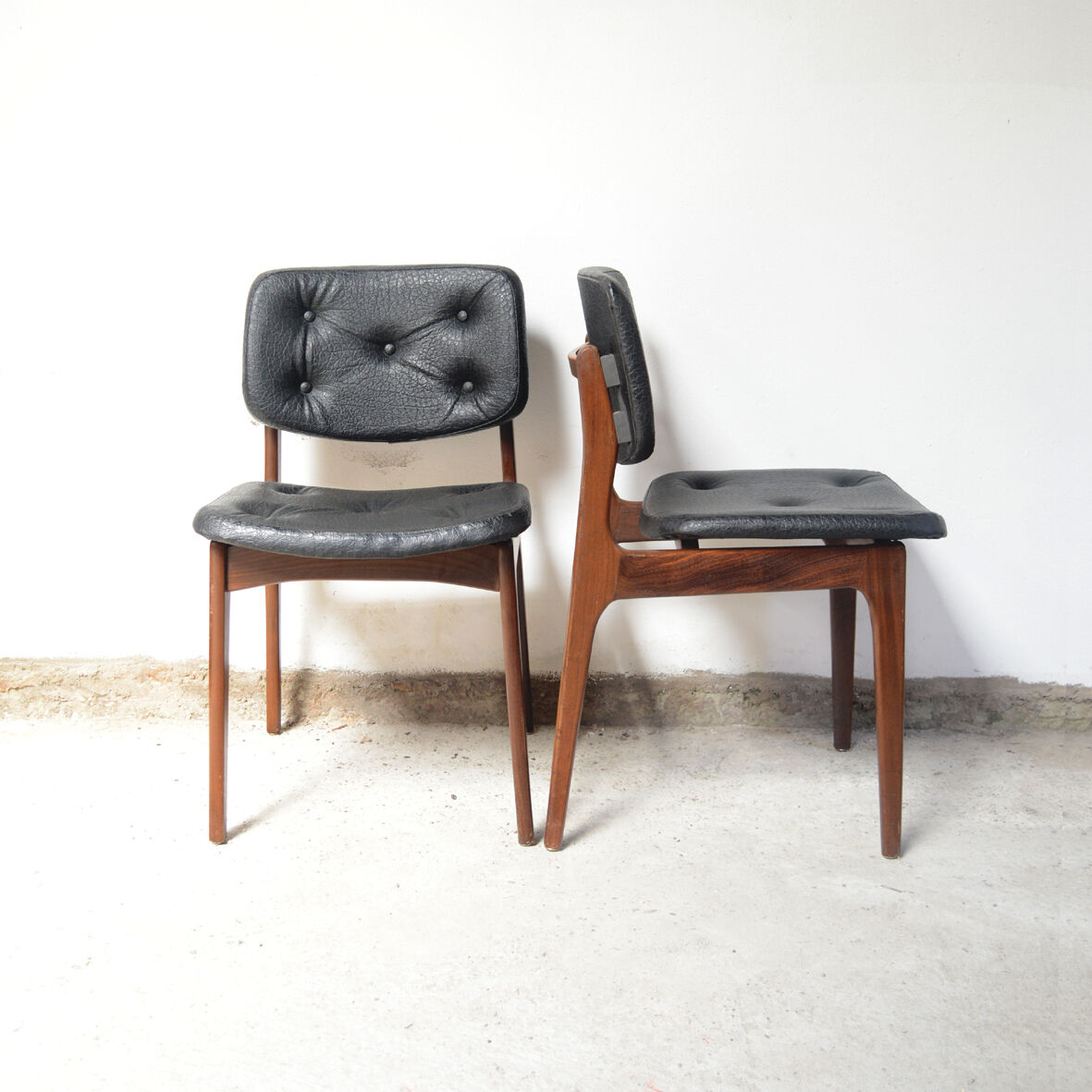Série de 4 chaises scandinaves en skaï