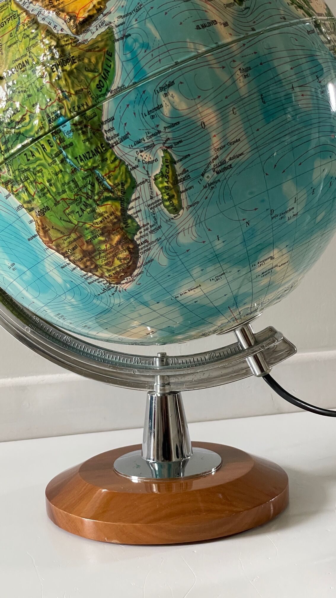 Luminous globe and reliefs made in Italy vintage