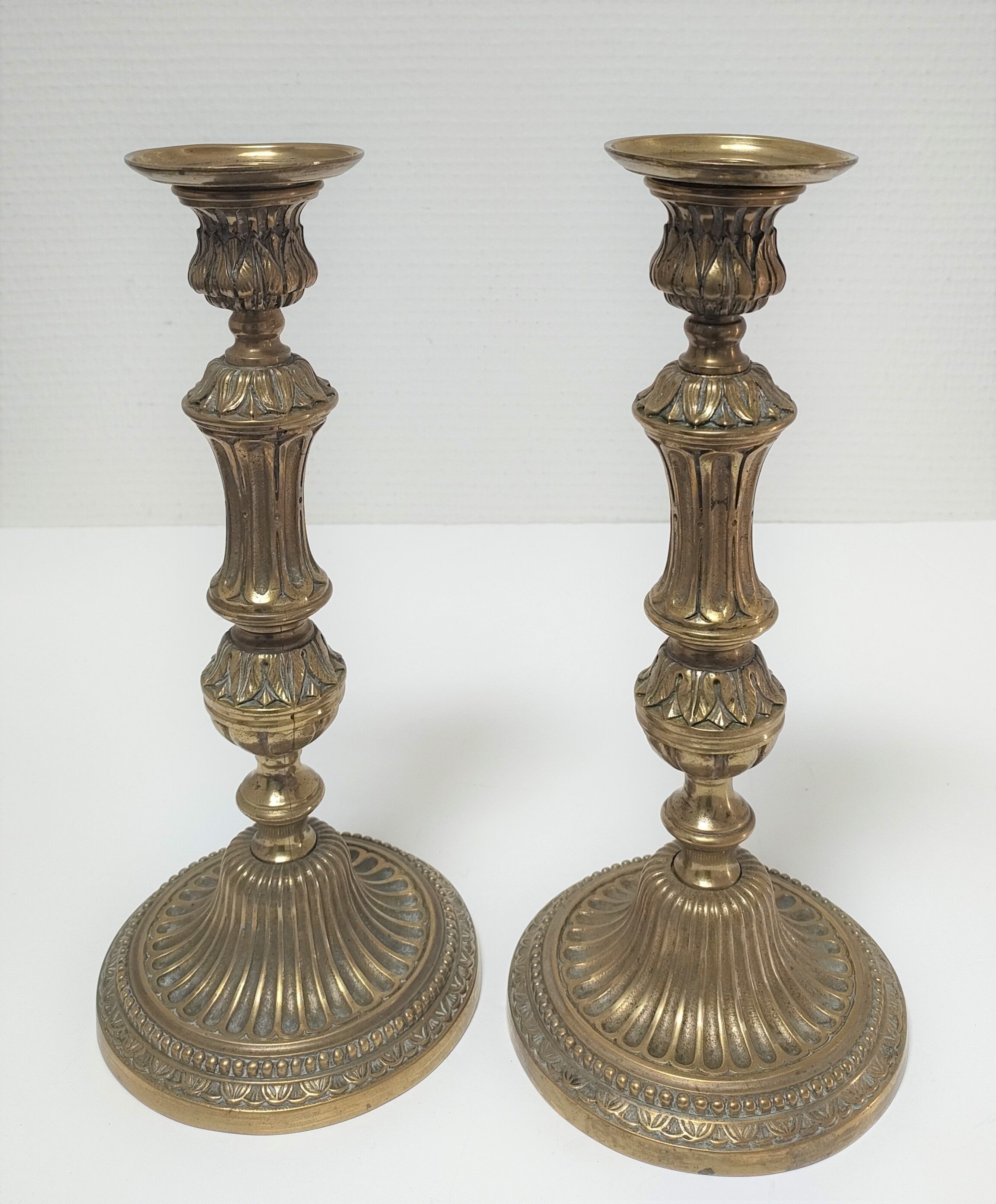 Paire de bougeoirs flambeaux bronze doré patiné style louis xvi époque 19ème