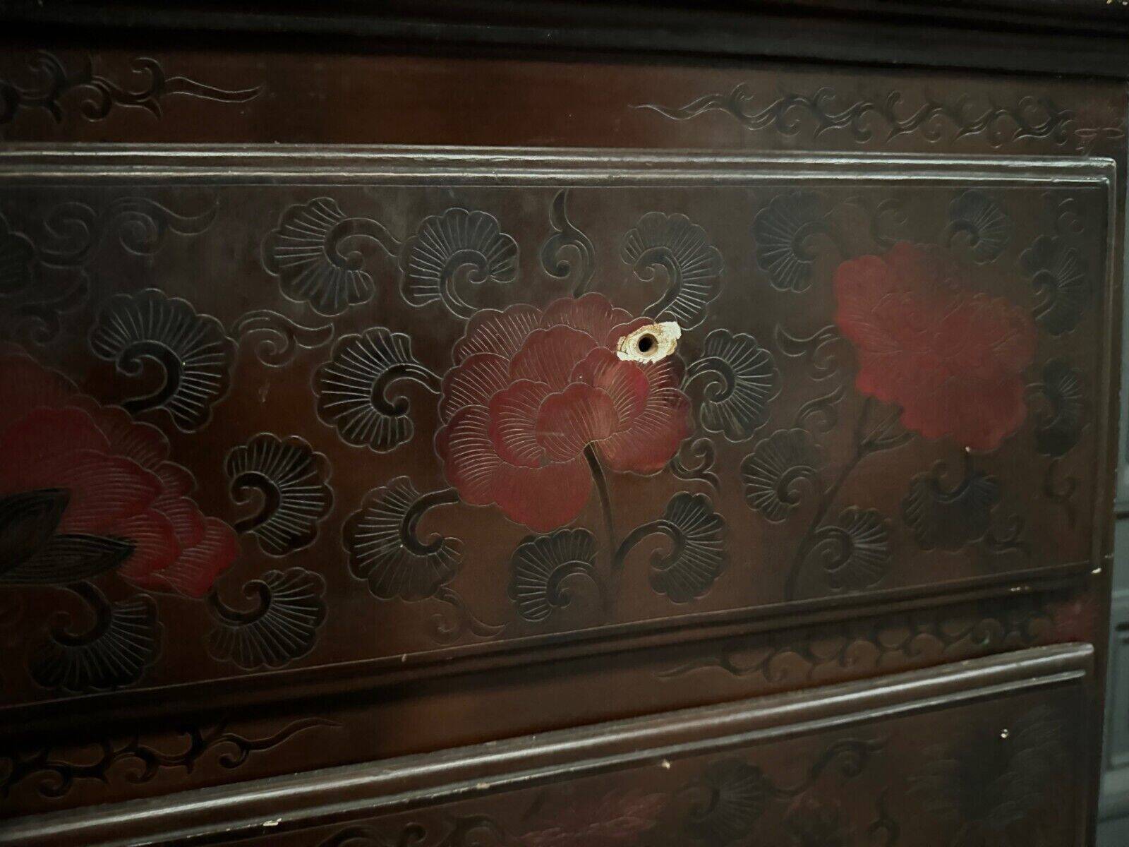 Chinese lacquer chest of drawers decorated with dragon late 19th century