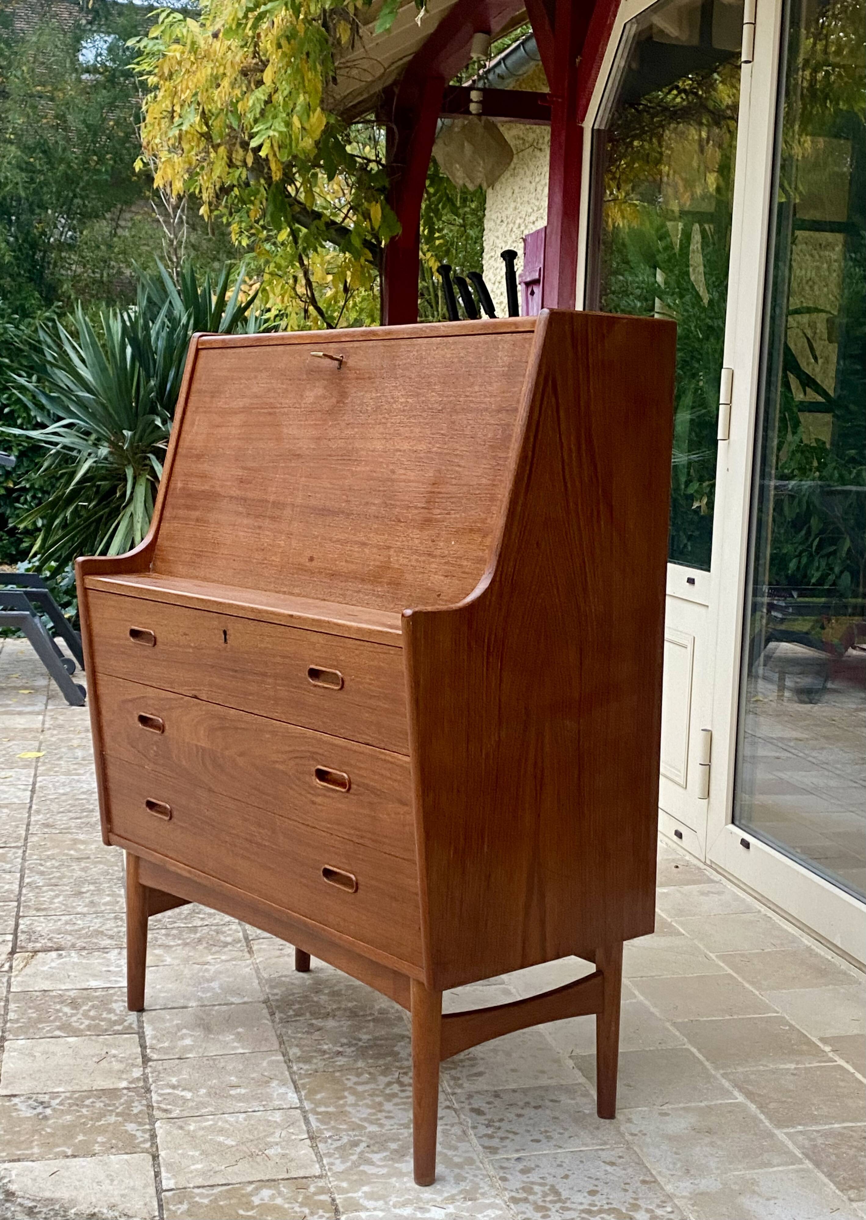 Danish secretary/desk model 37 by Arne Wahl Iversen for Vinde Møbe