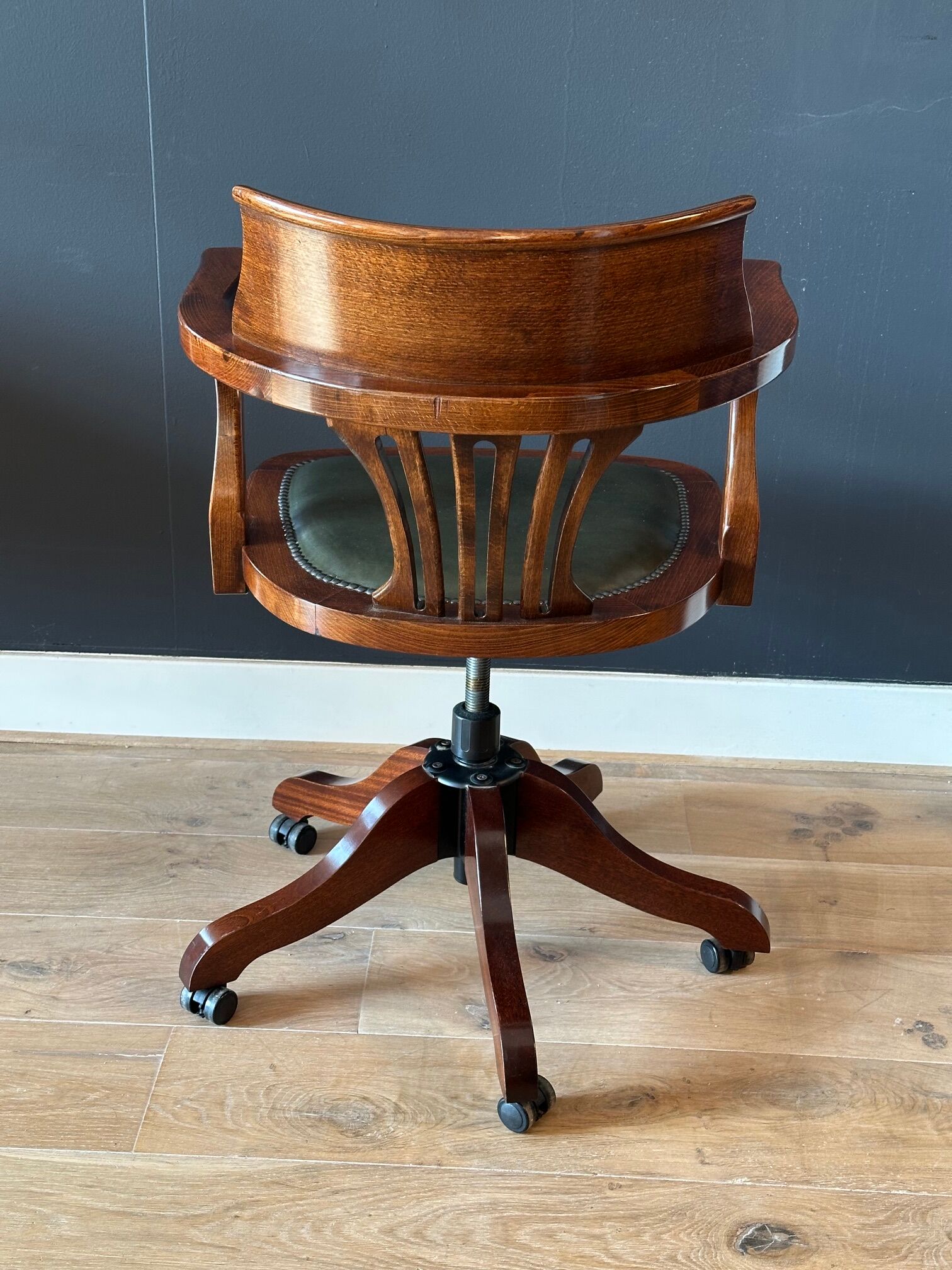 Classic office chair