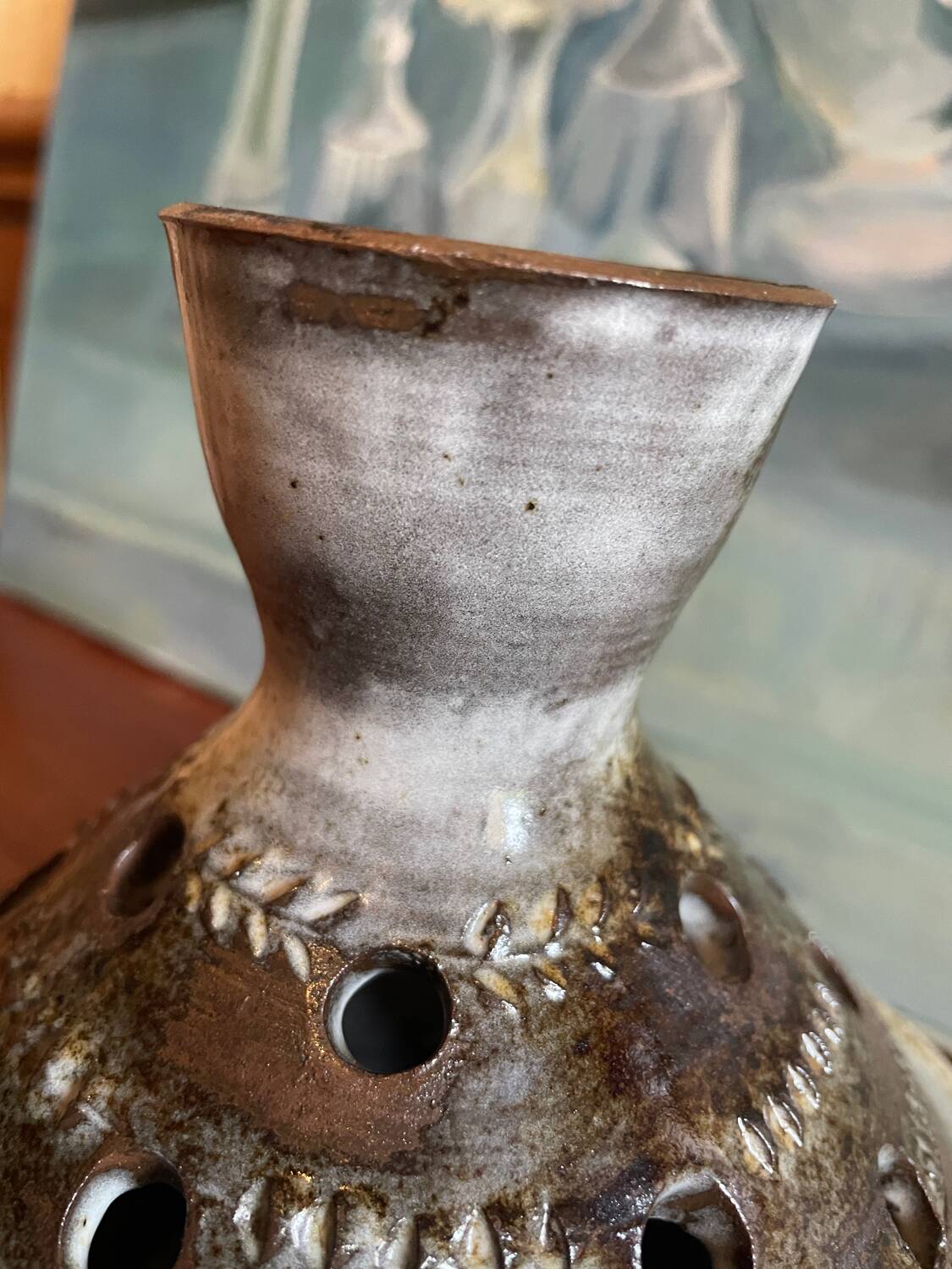 Stoneware flower vase sign