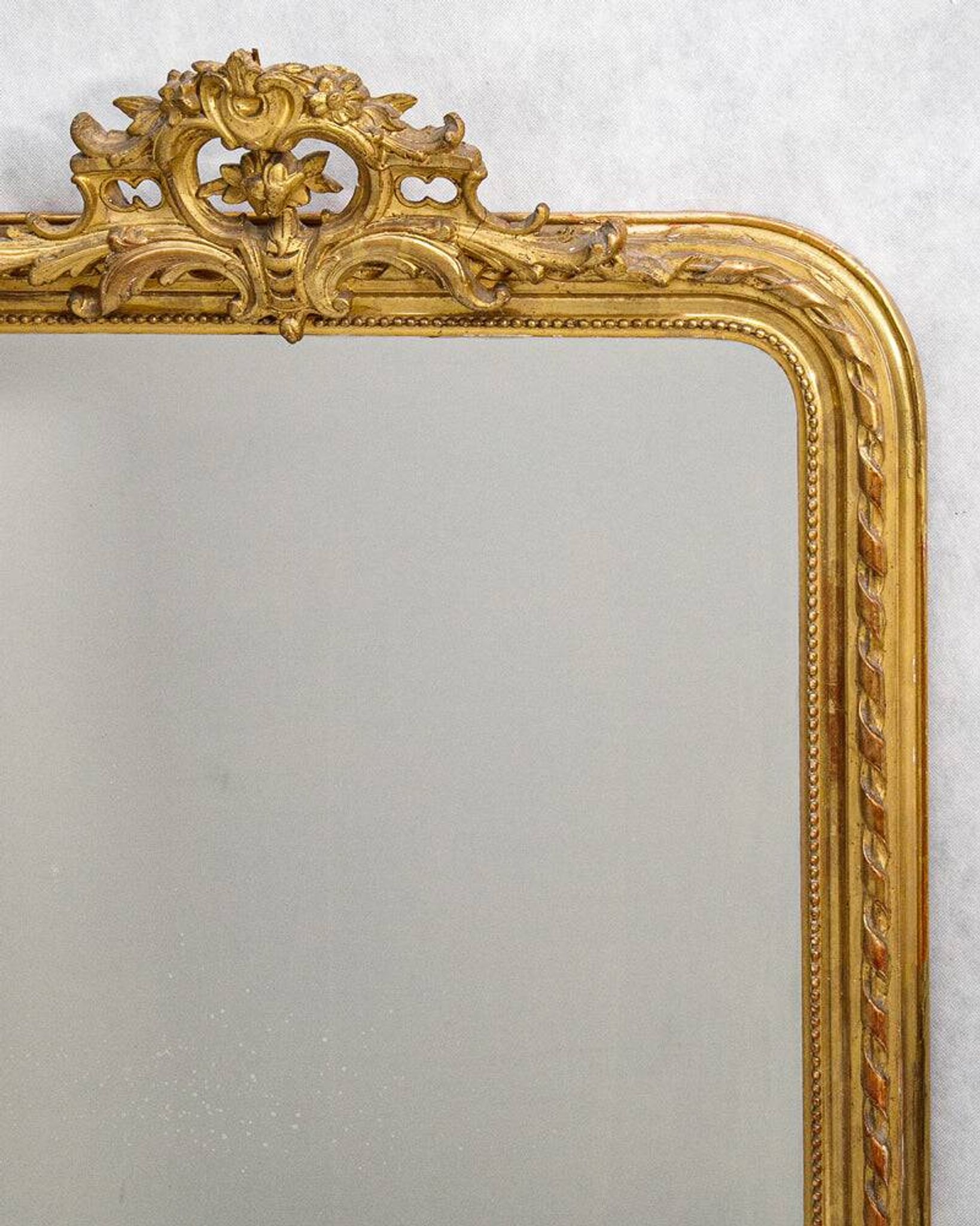 Louis-Philippe mirror from the 19th century with a ribbon trompe-l'œil frame.