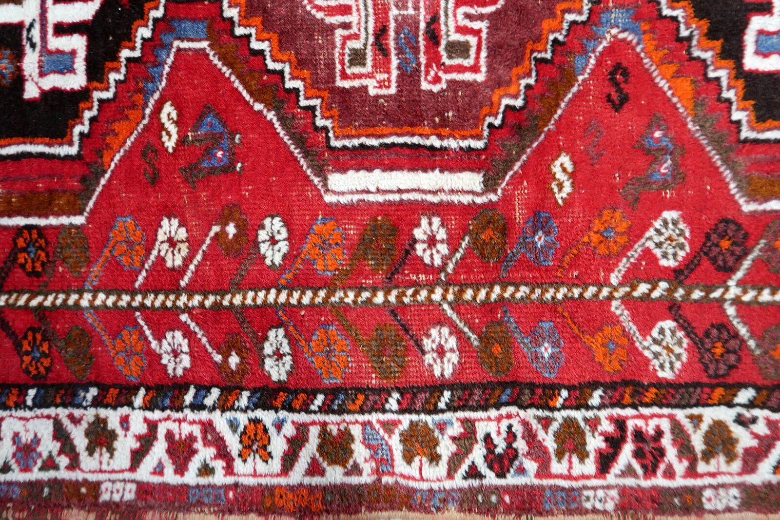 Vintage 1940s Persian Shiraz rug, tribal triple medallion, red field, 115cm x 156cm