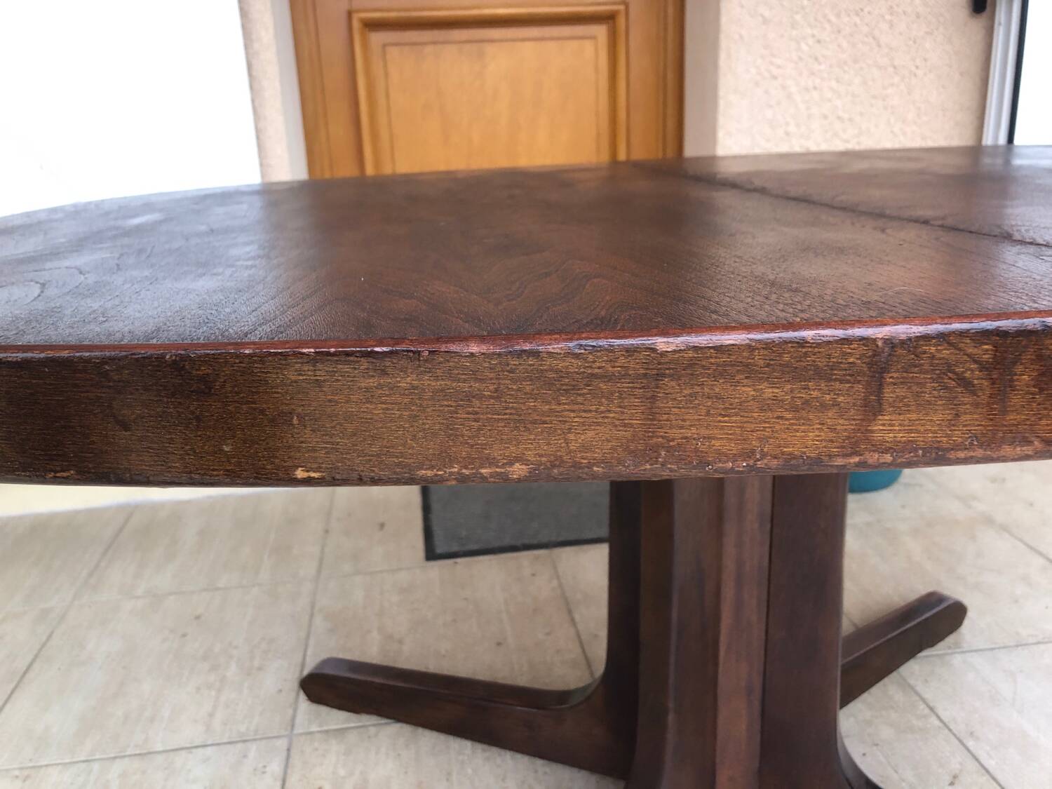 Baumann extendable dining table