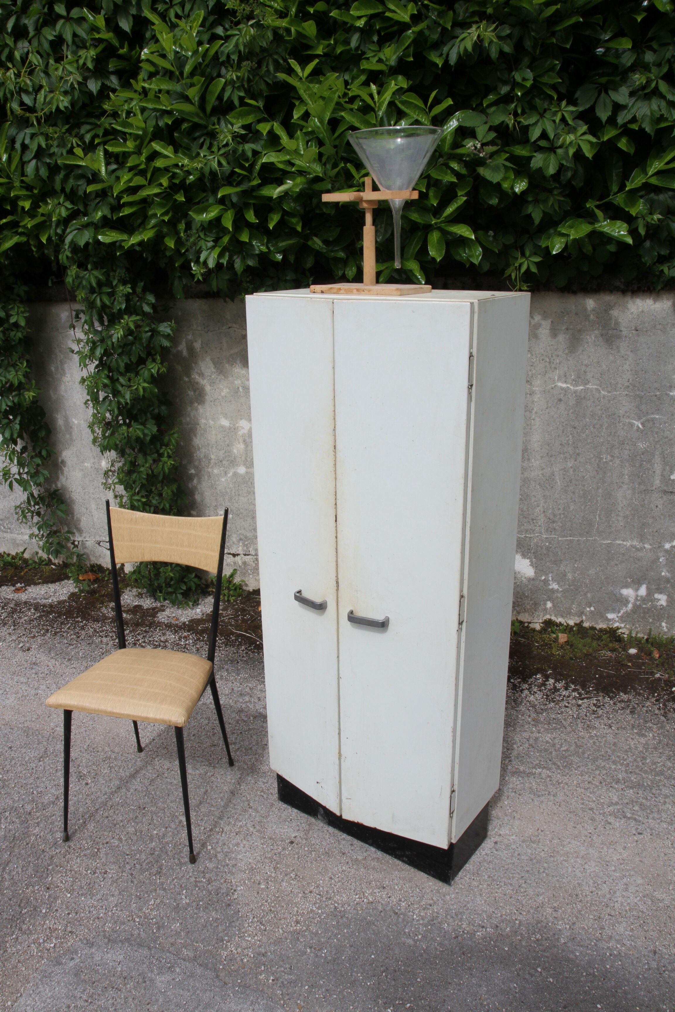 Metal infirmary cabinet from the 1950s