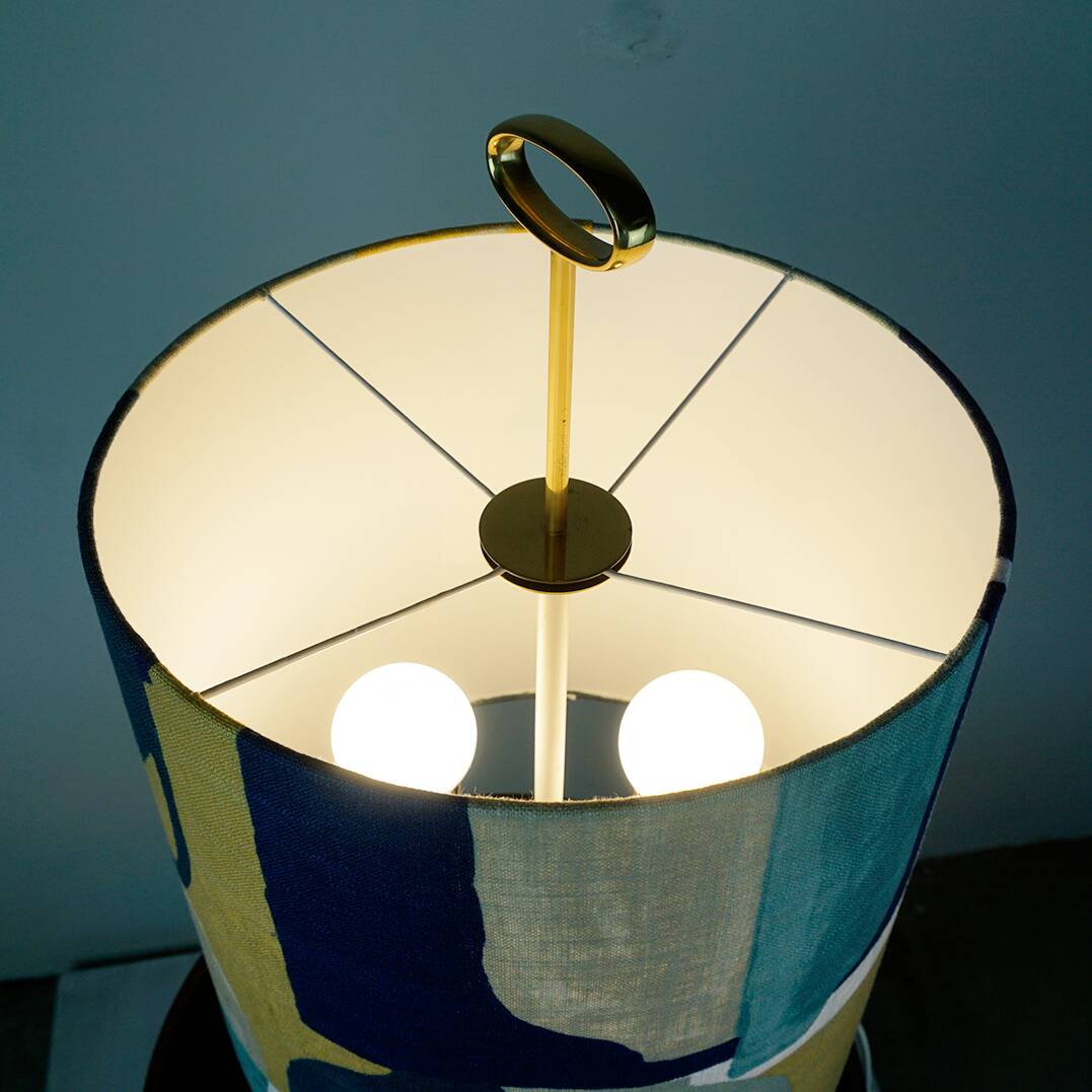 Austrian Mid-Century Table Lamp, White Lacquered with Brass Elements, Attributed to J.T. Kalmar
