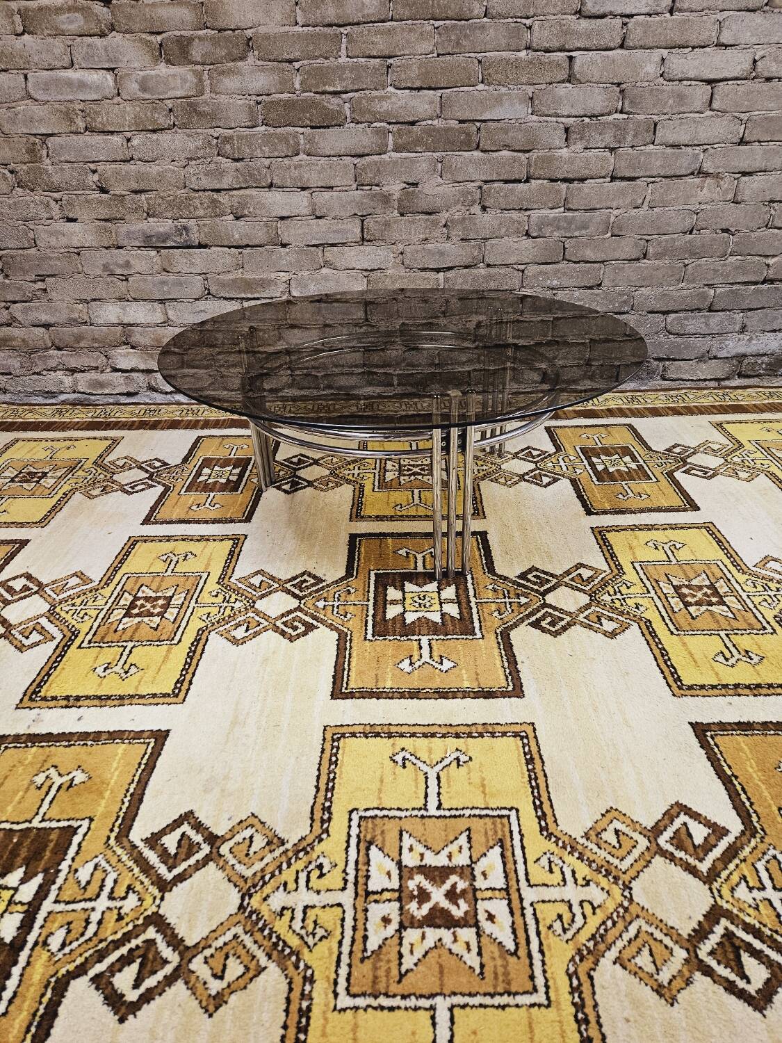 Table basse ronde verre fumé 1970