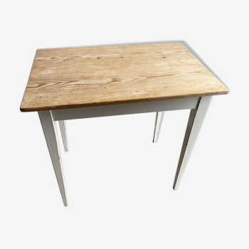 White patinated wooden table
