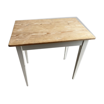 Table en bois patiné blanche