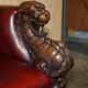 Canapé Chesterfield victorien en cuir avec têtes de lion sculptées