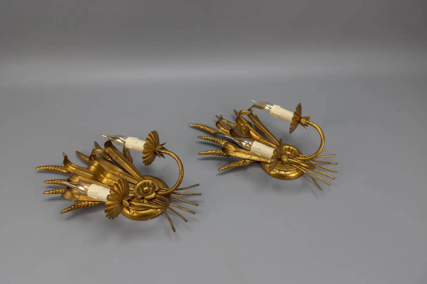 Pair of Hollywood Regency Style Gilt Metal Wheat Sheaf Wall Sconces, 1970s