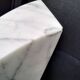 paire de serre-livres en marbre blanc