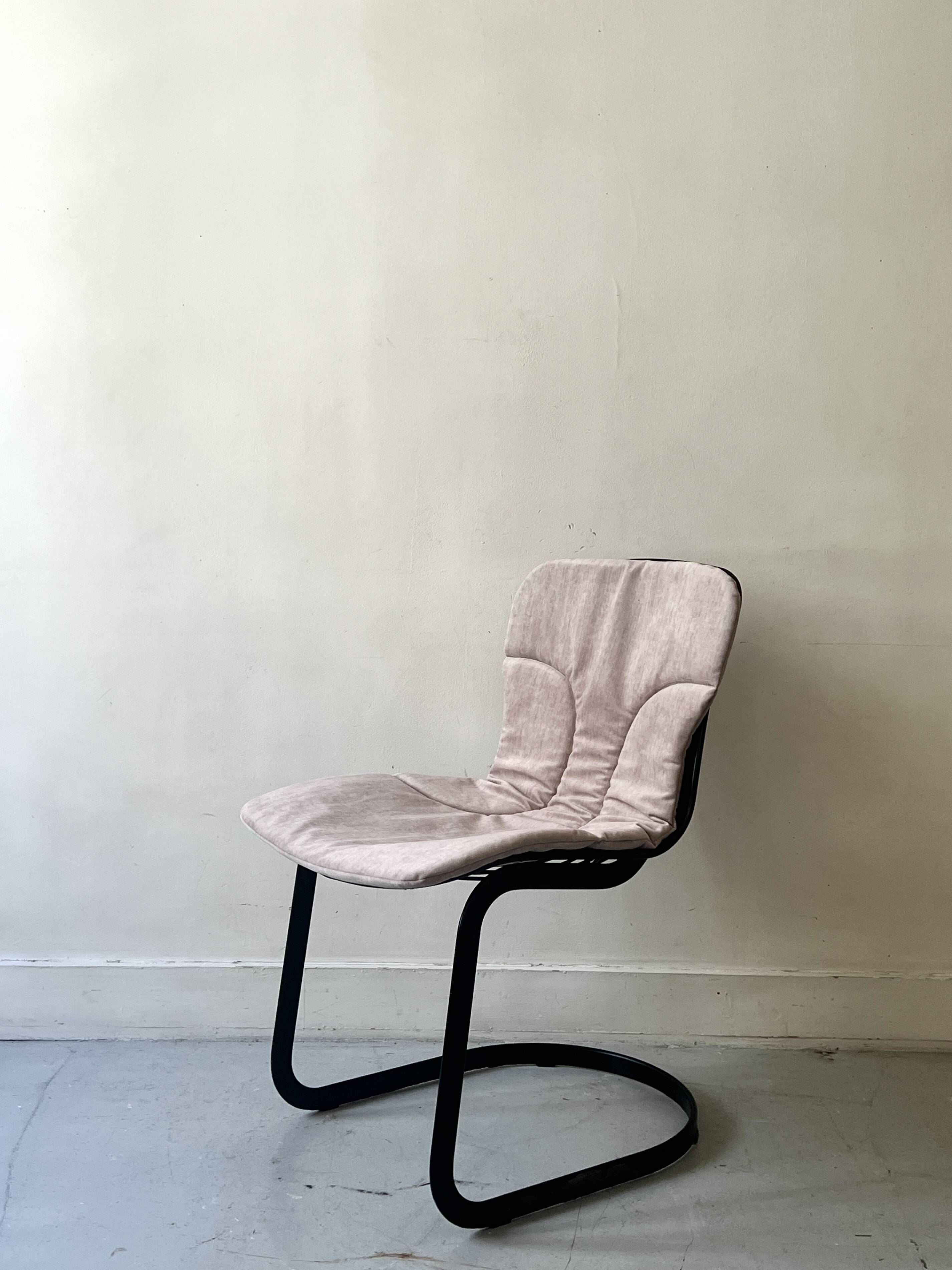 Cidue chair in black metal and short velvet, designed by Willy Rizzo in 1970.