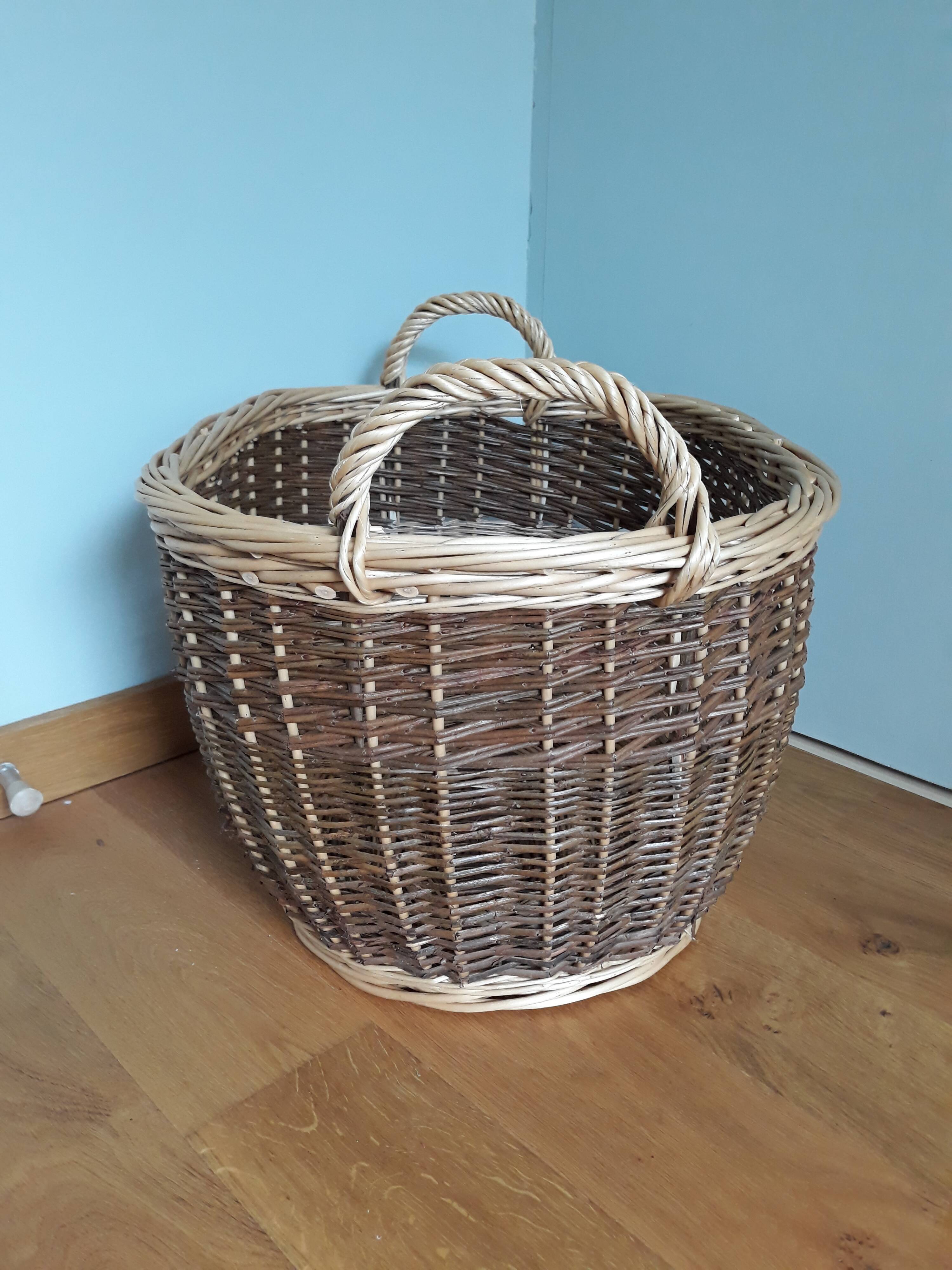 Very large oval laundry basket in two-tone braided wicker with handles