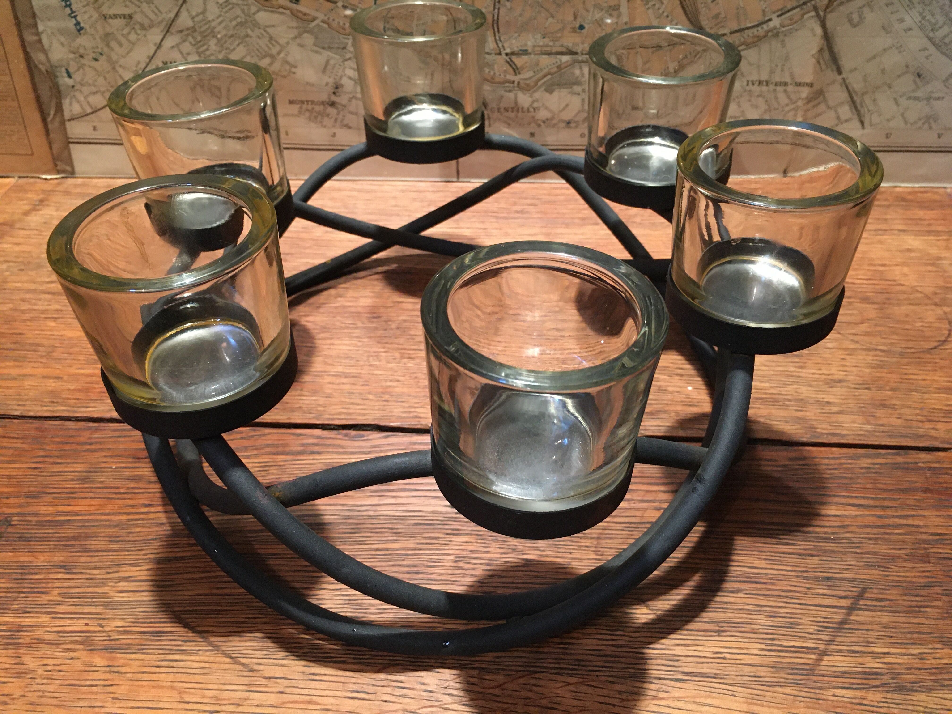 Metal crown photophore