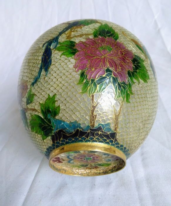 Openwork plique-à-jour enamel pot - 1920 to 1949 - China