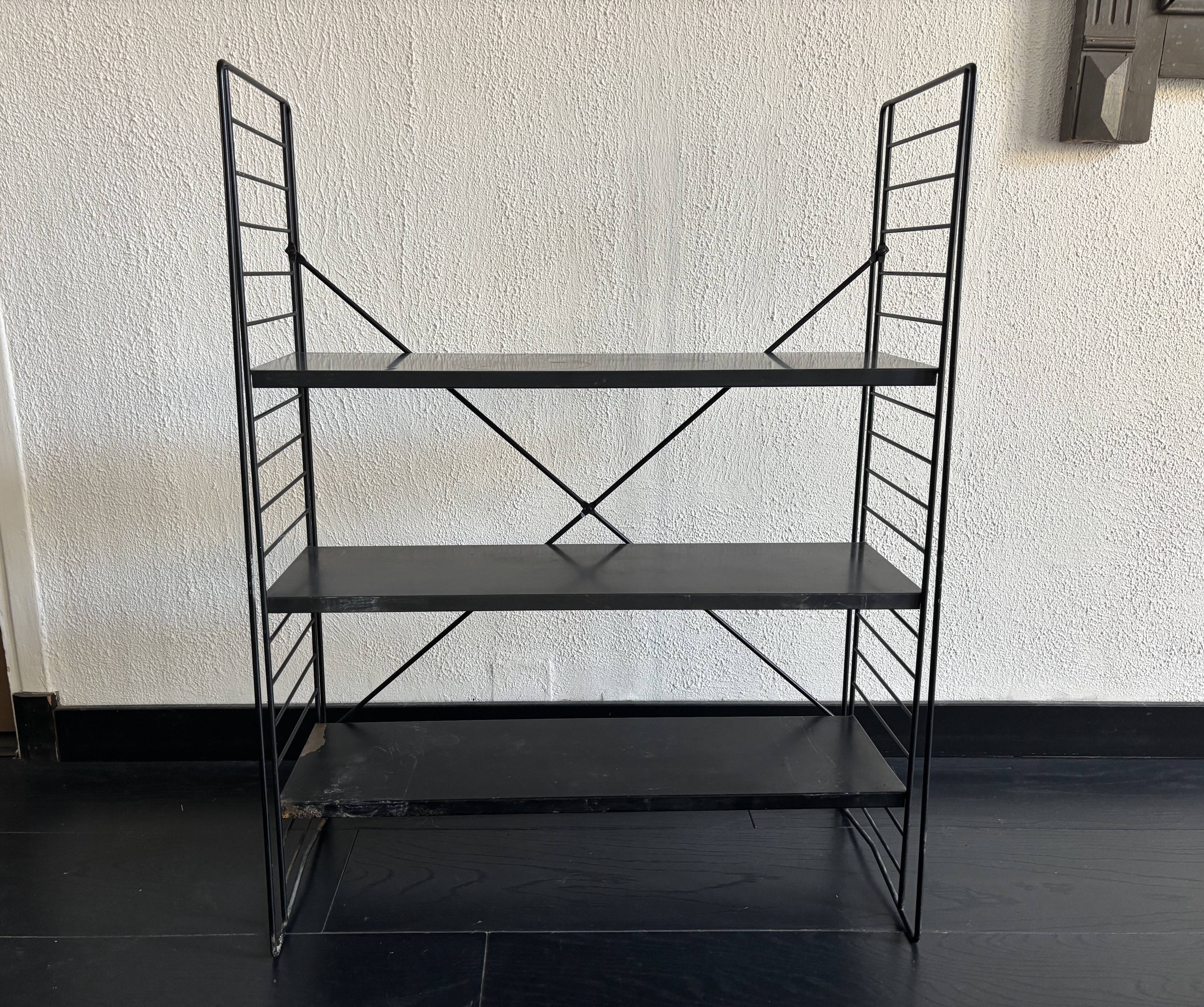 Etagère vintage 1950 tomado sur pieds design A.Dekker noire - 84 x 25 cm