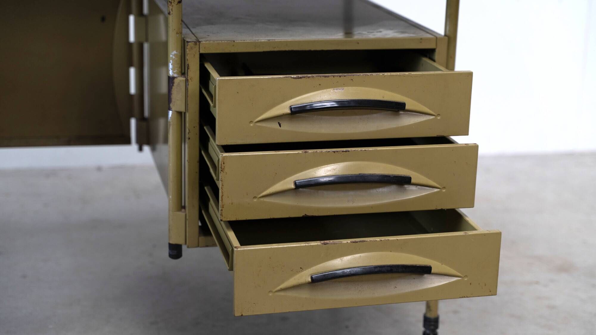 Italian desk by Studio BBPR for Olivetti