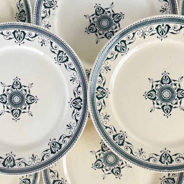 Set de 8 assiettes à dessert terre de fer ''Amiral'', Creil & Montereau, vert-bleu, fin XIXe
