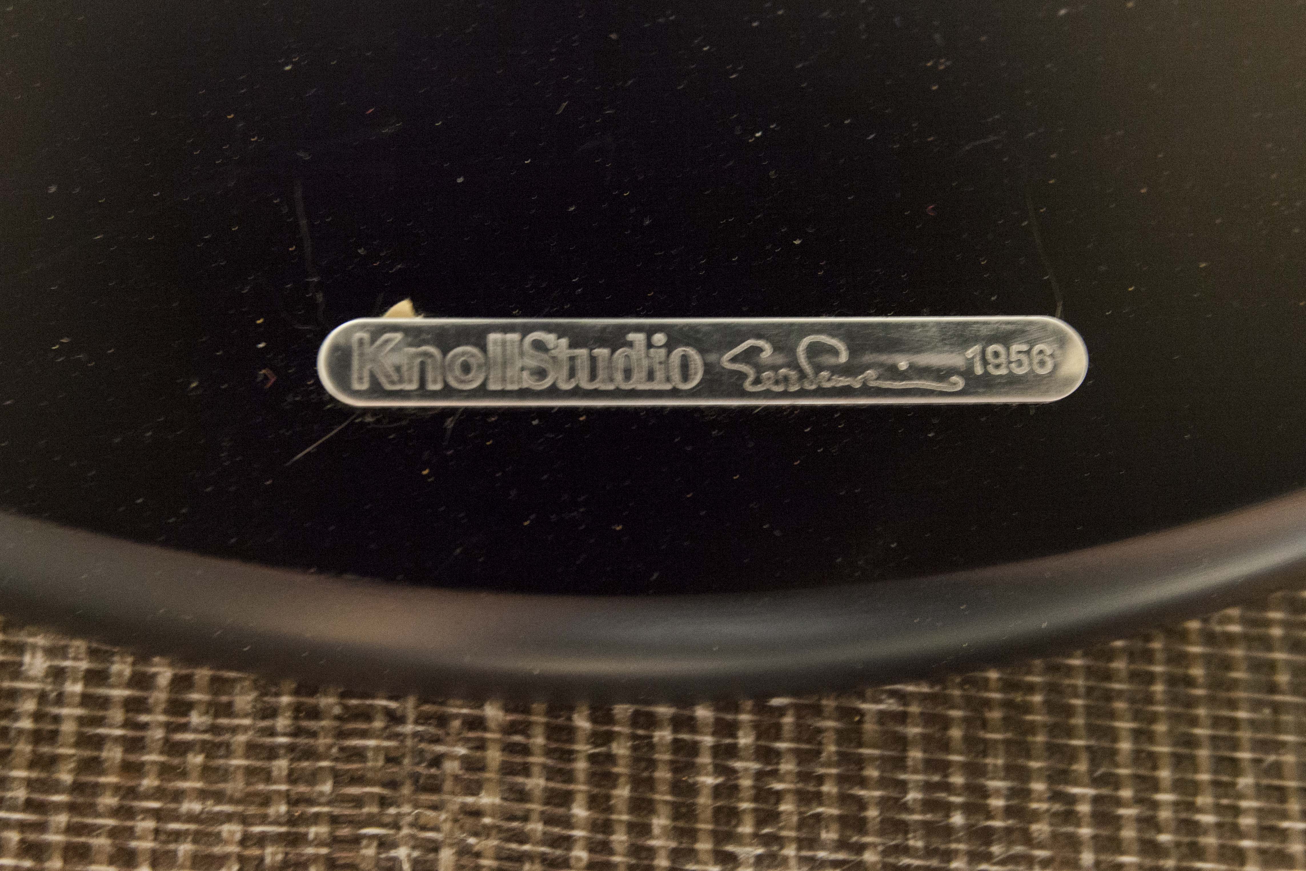 Oval coffee table by Eero Saarinen for Knoll