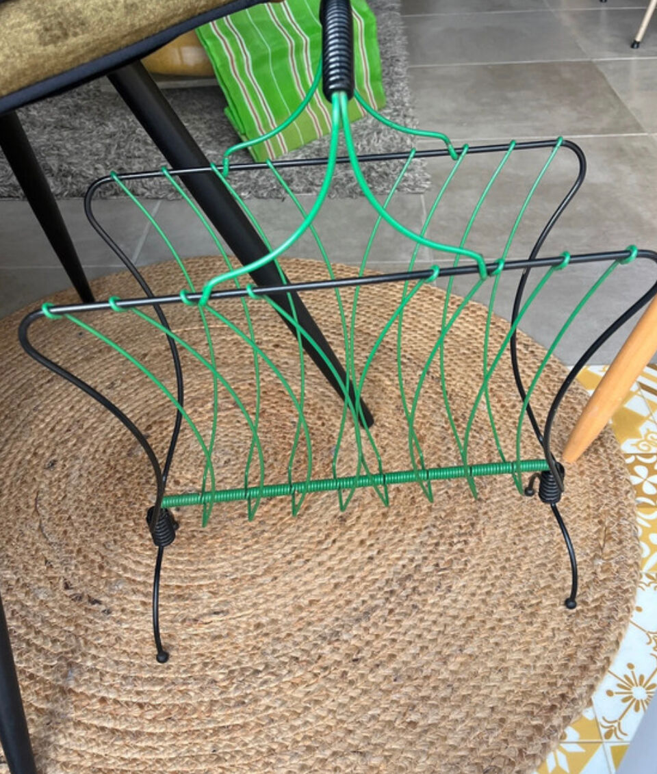 Vintage 50s metal and green wire magazine rack