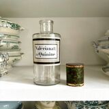 Valerianat: quinine apothecary bottle in transparent glass and metal