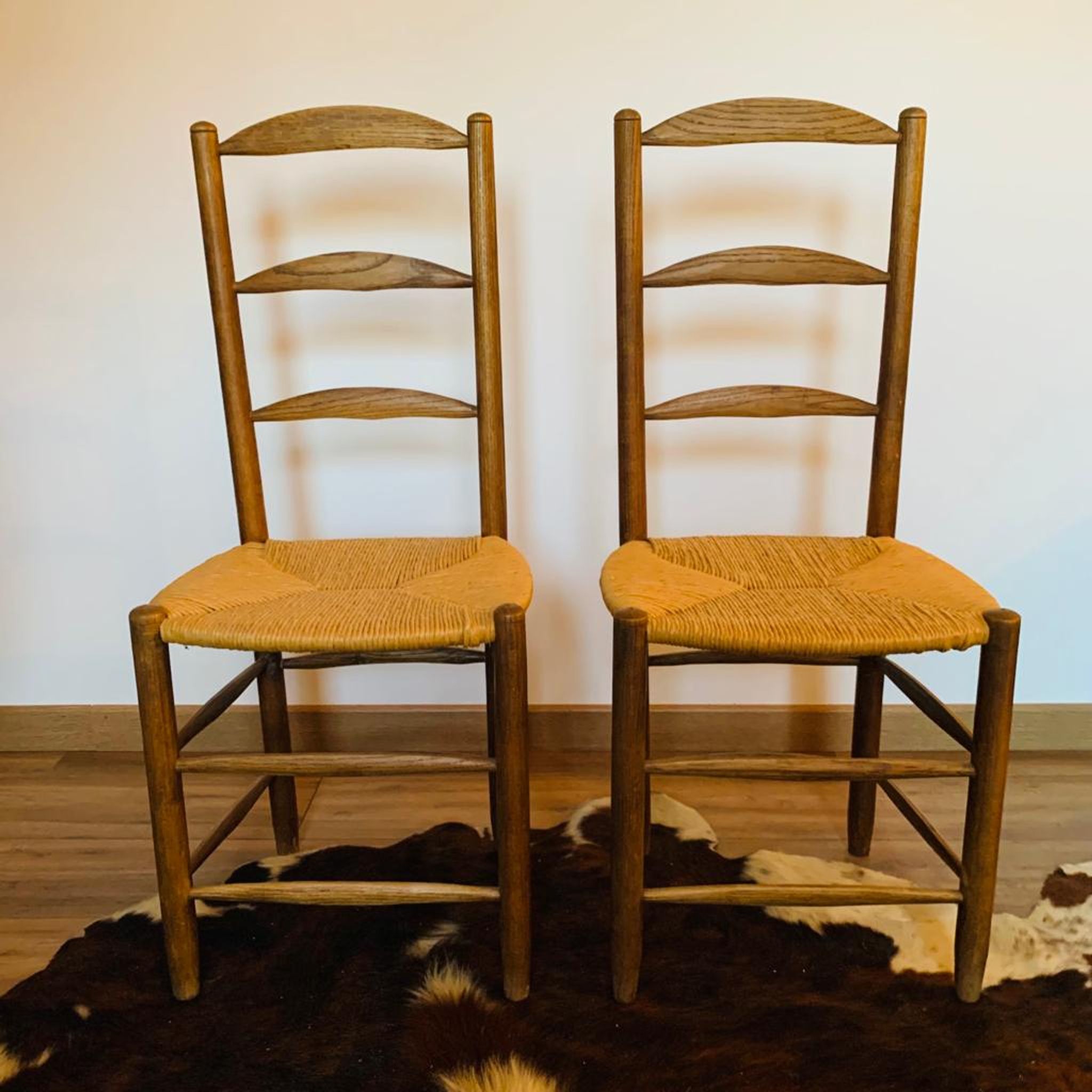 Pair of mulched chairs