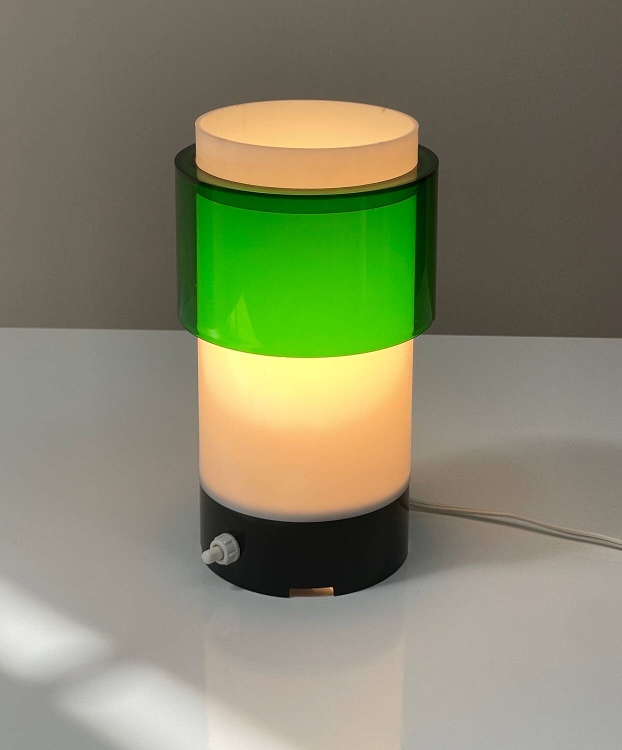 Small vintage lamp in plexiglass, Space Age style, 1970s.