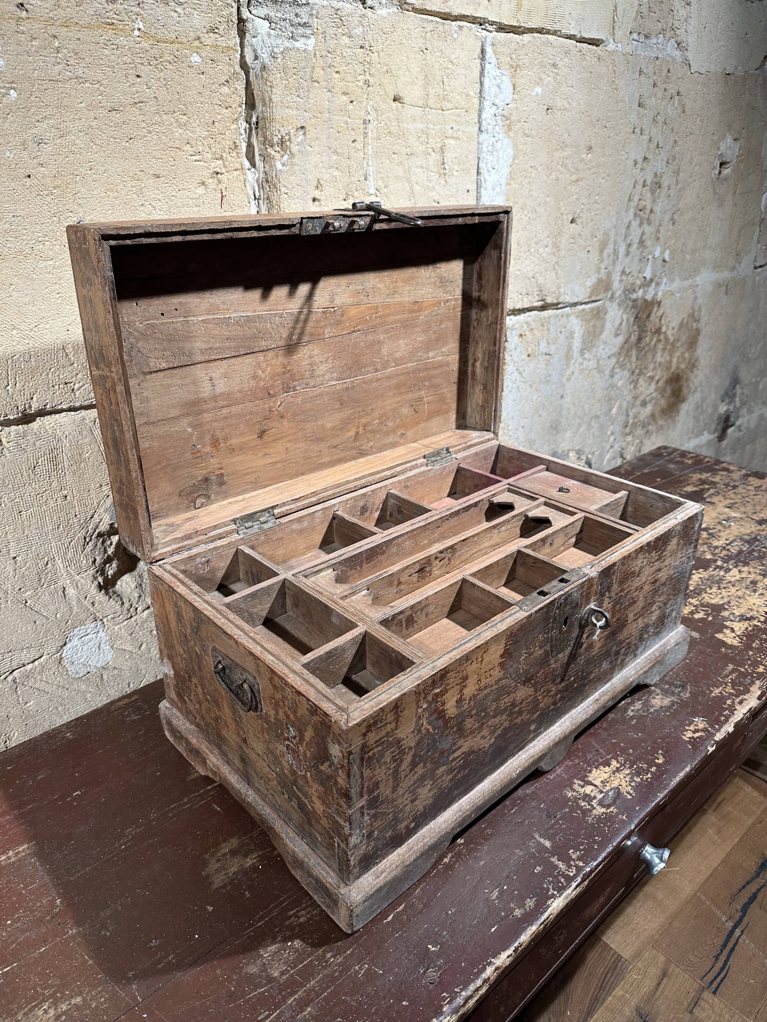 Small Indian chest with two levels and several compartments, unique piece