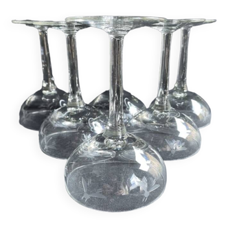 6 blown glass champagne glasses with cut bee decoration