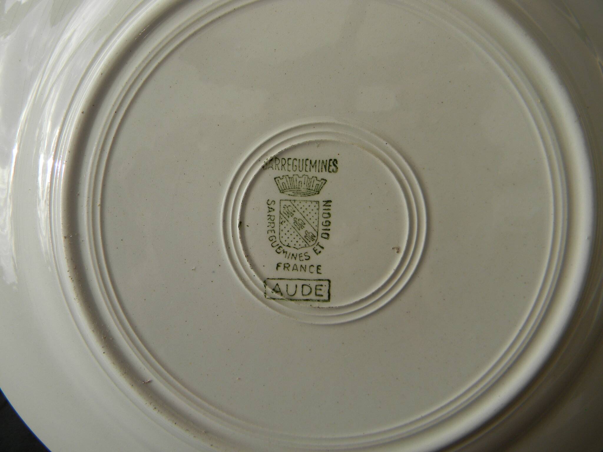 Set of 6 digoin sarreguemines earthenware dinner plates. aude model.