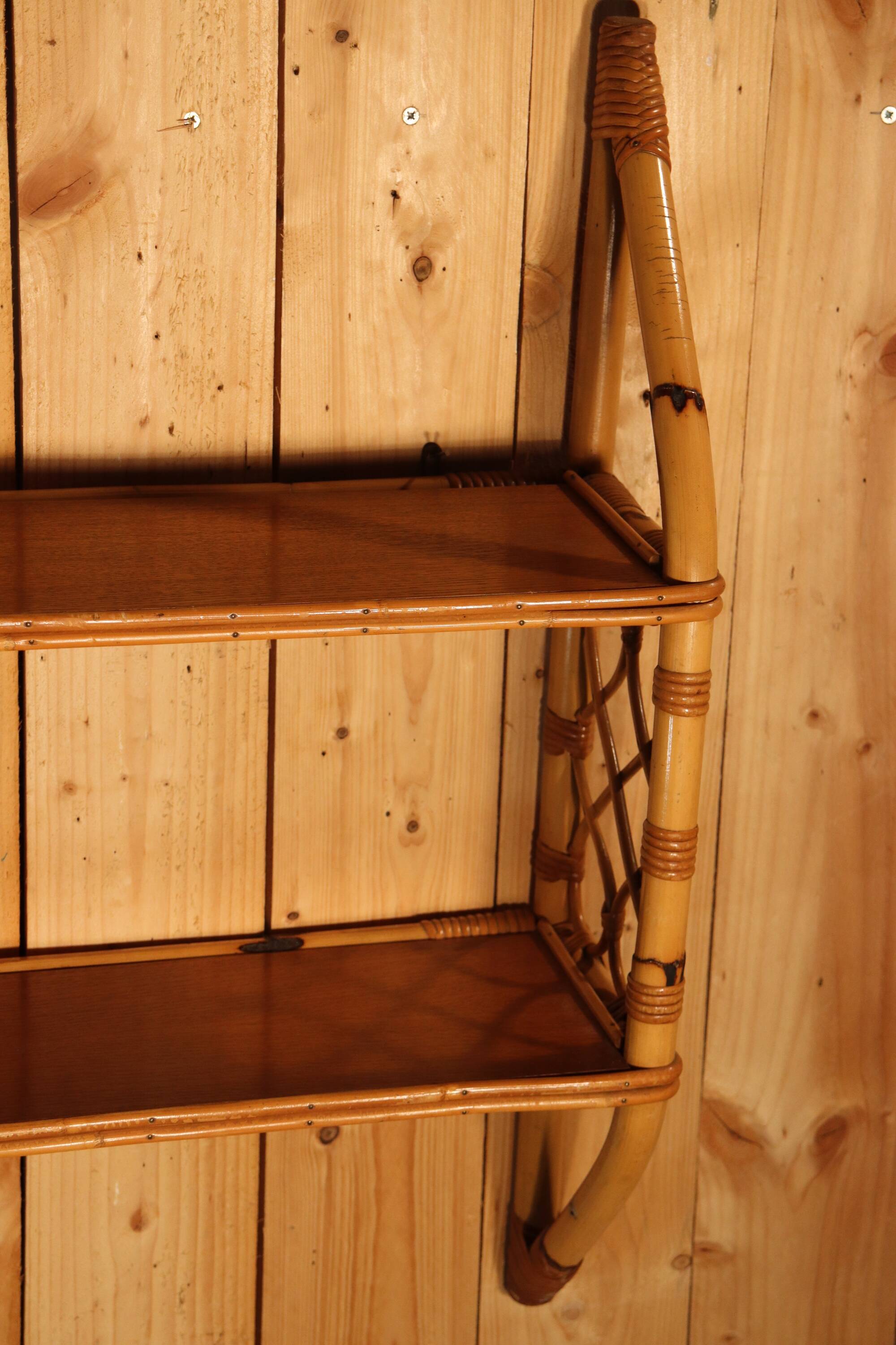 Etagère murale en rotin vintage