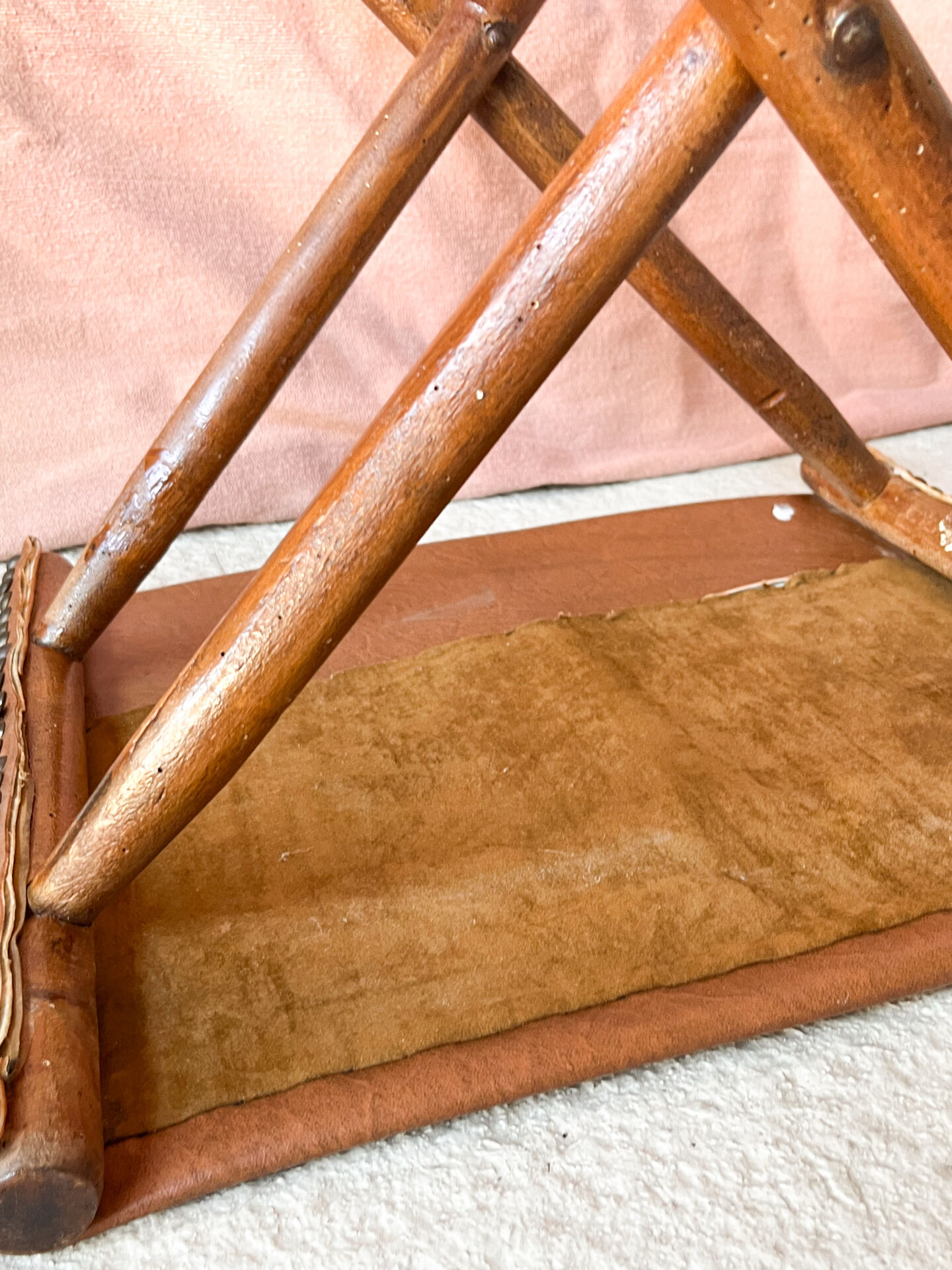 Tabouret de en Cuir et Bois Style Curule