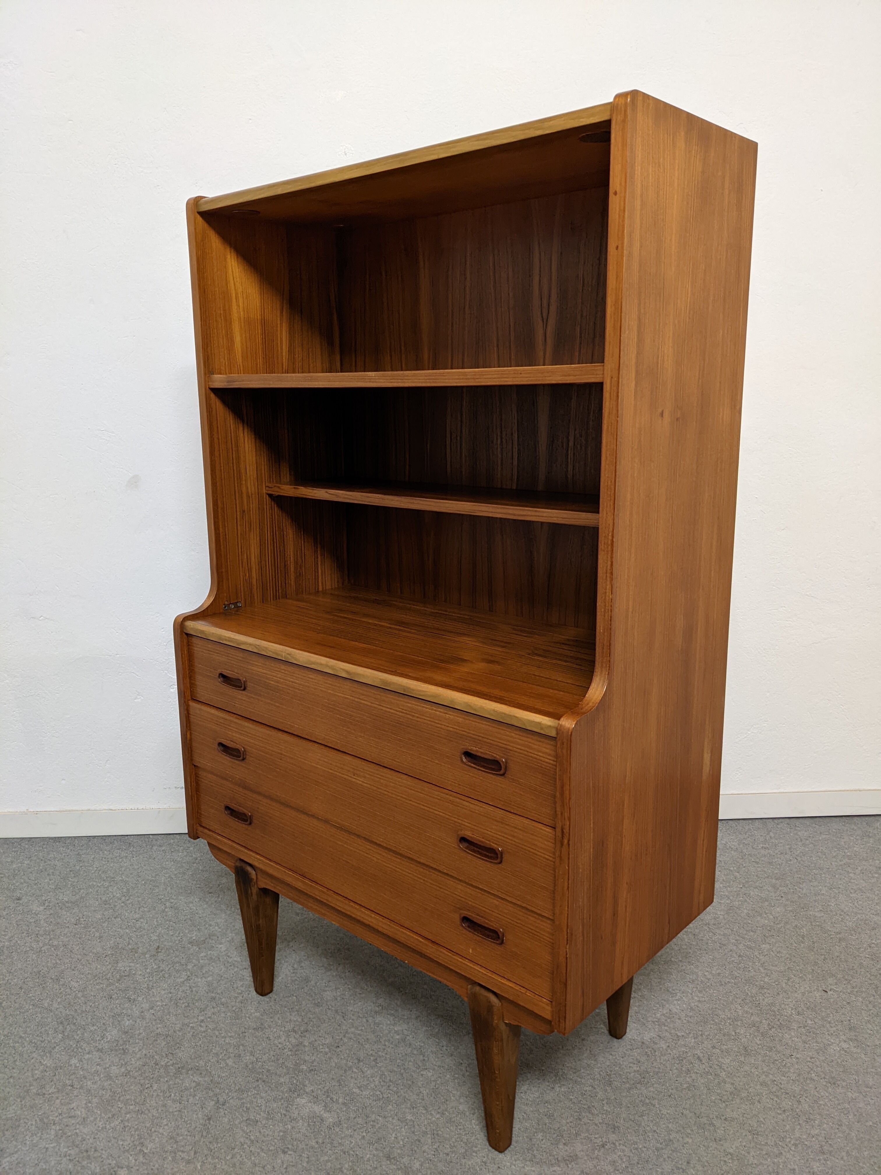 Vintage teak chest of drawers from the 50s/60s